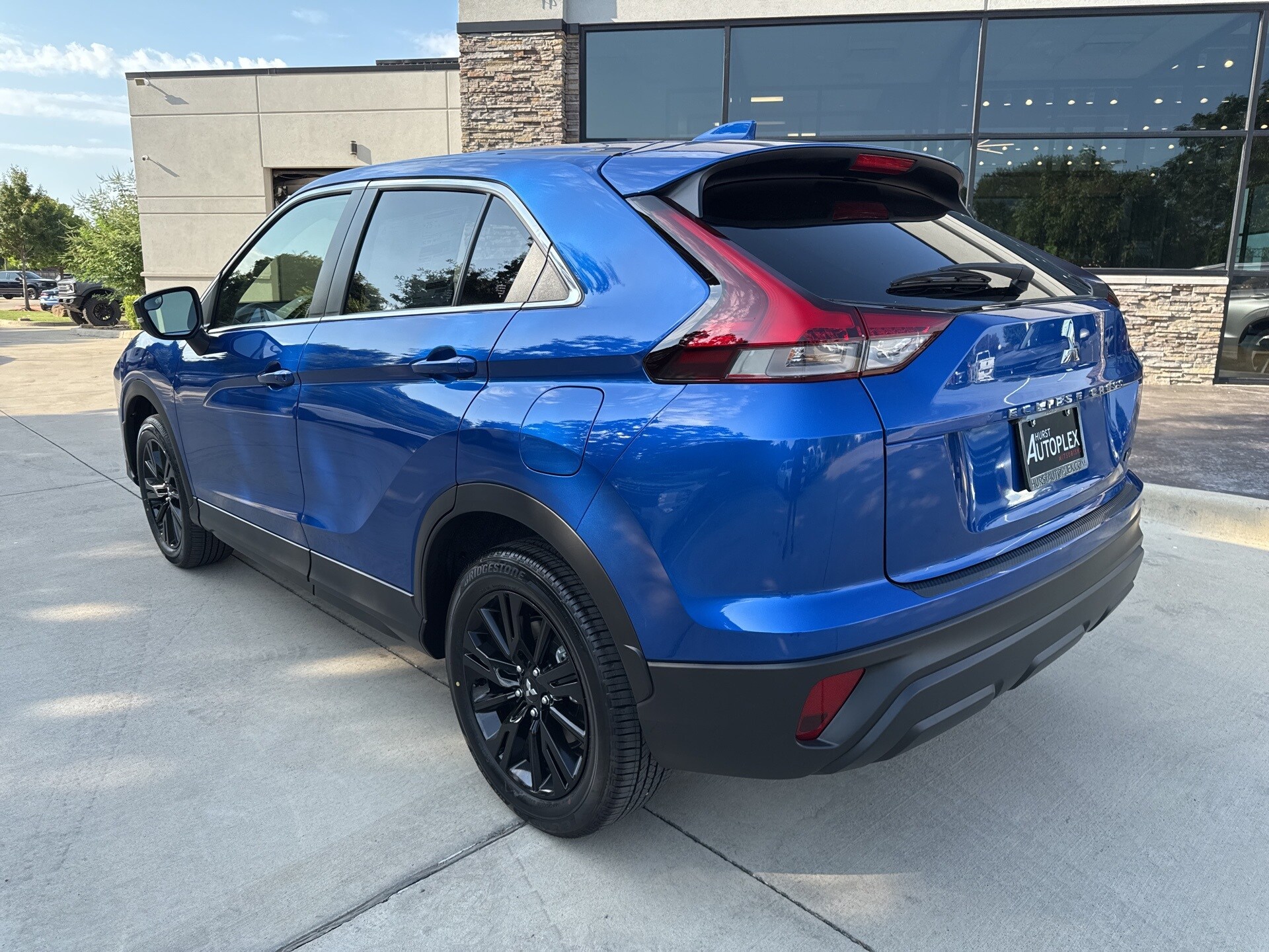 2025 Mitsubishi Eclipse Cross LE photo 3