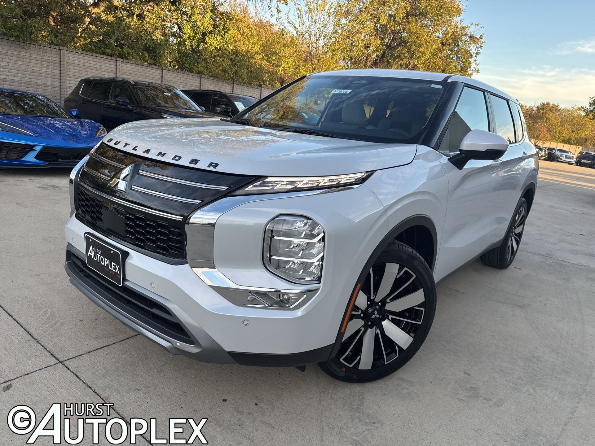 2025 Mitsubishi Outlander SE's photo