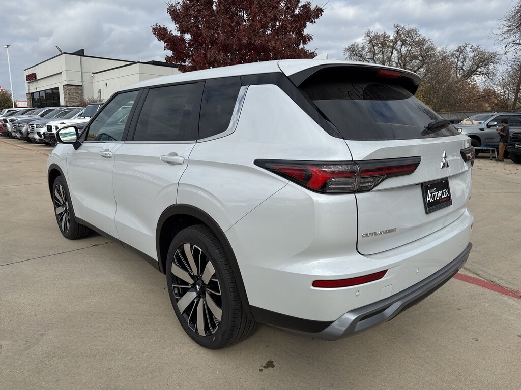 New 2026 Mitsubishi Outlander SE SUV