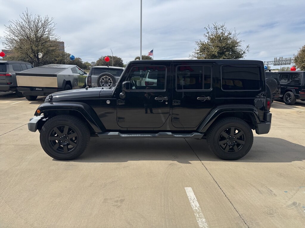 Used 2014 Jeep Wrangler Unlimited Sahara 4x4 SUV