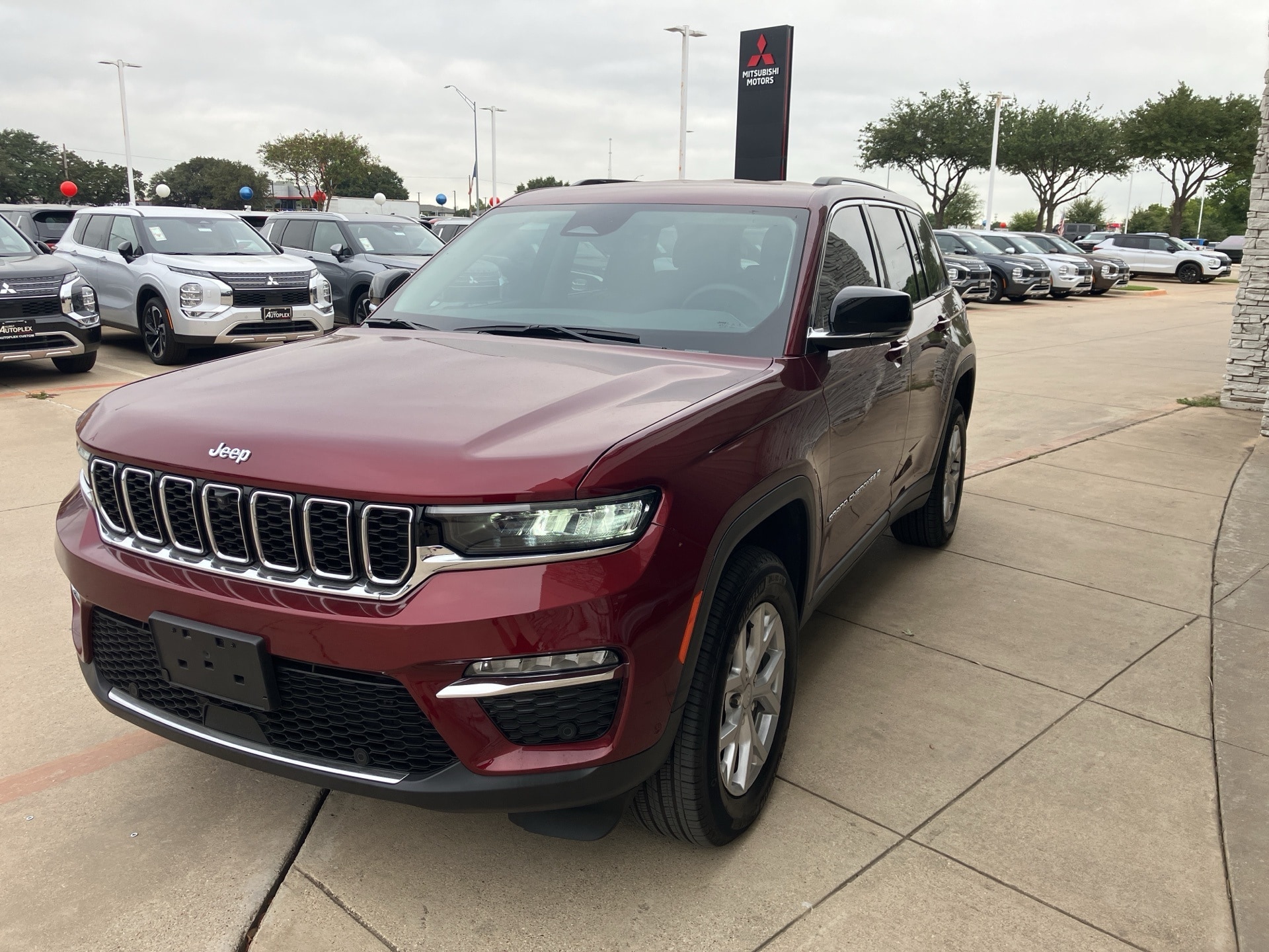 Used 2024 Jeep Grand Cherokee Limited with VIN 1C4RJHBG3RC696832 for sale in Hurst, TX