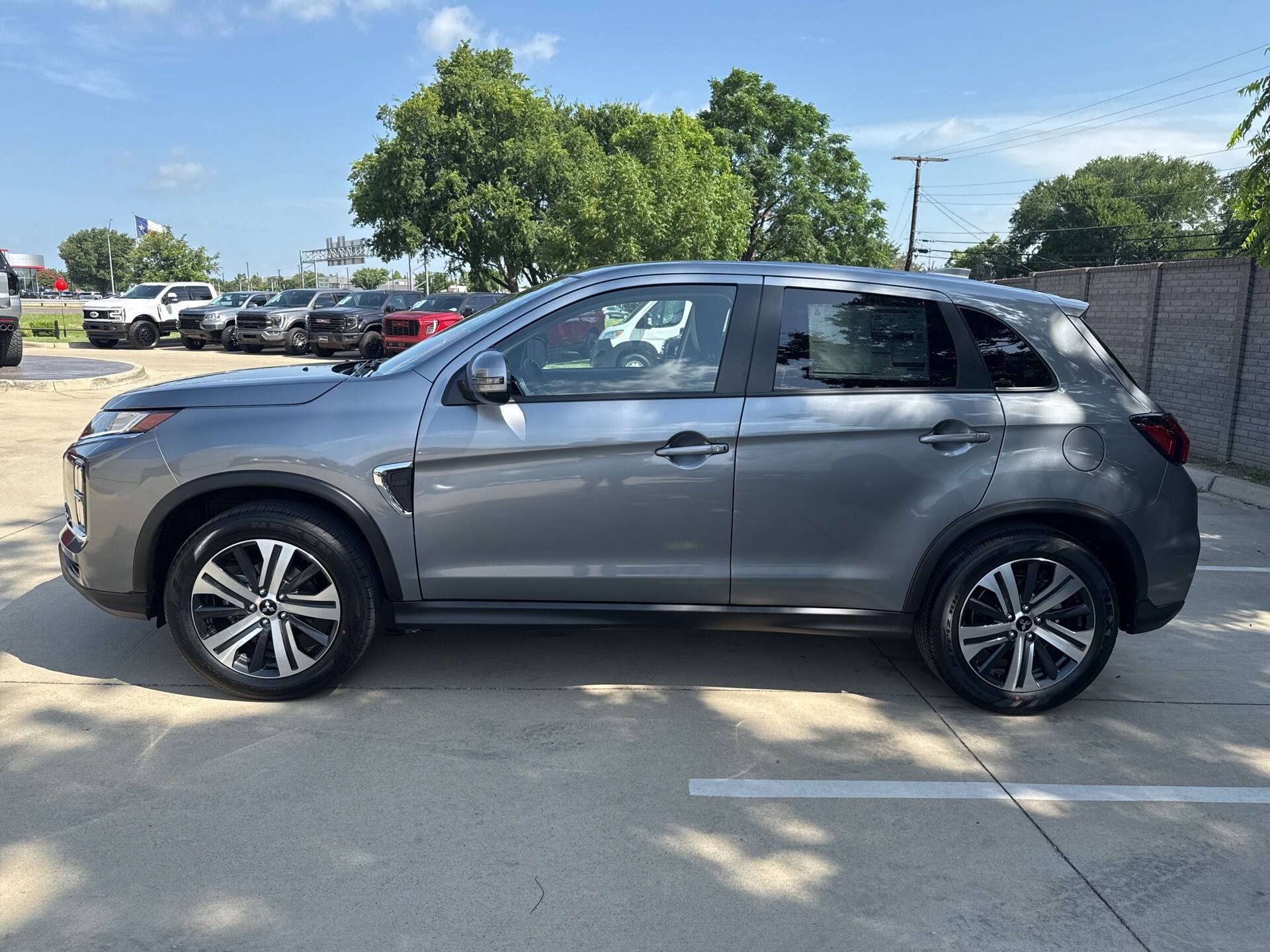 2025 Mitsubishi Outlander Sport SE photo 4
