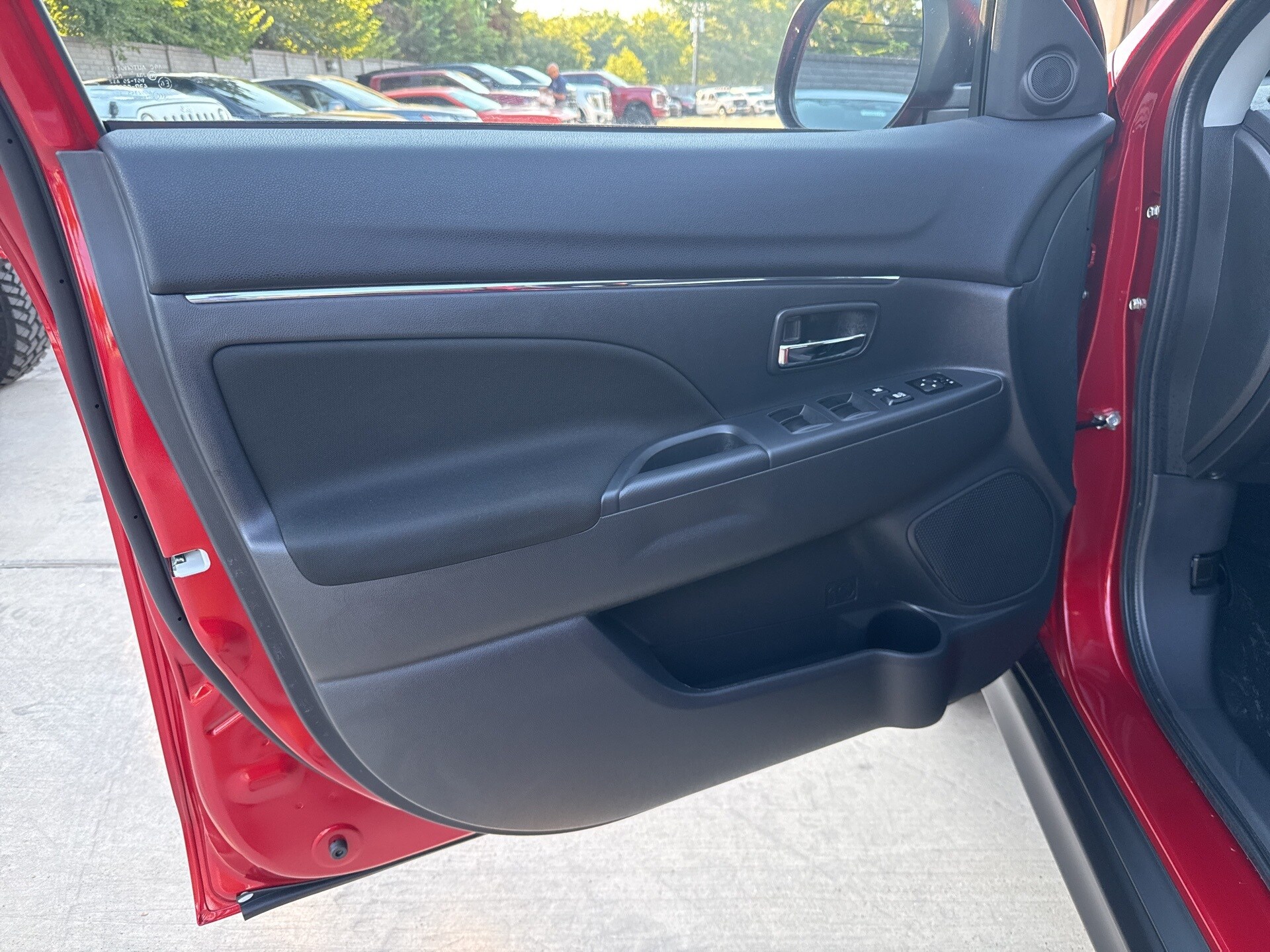 2025 Mitsubishi Outlander Sport ES photo 2