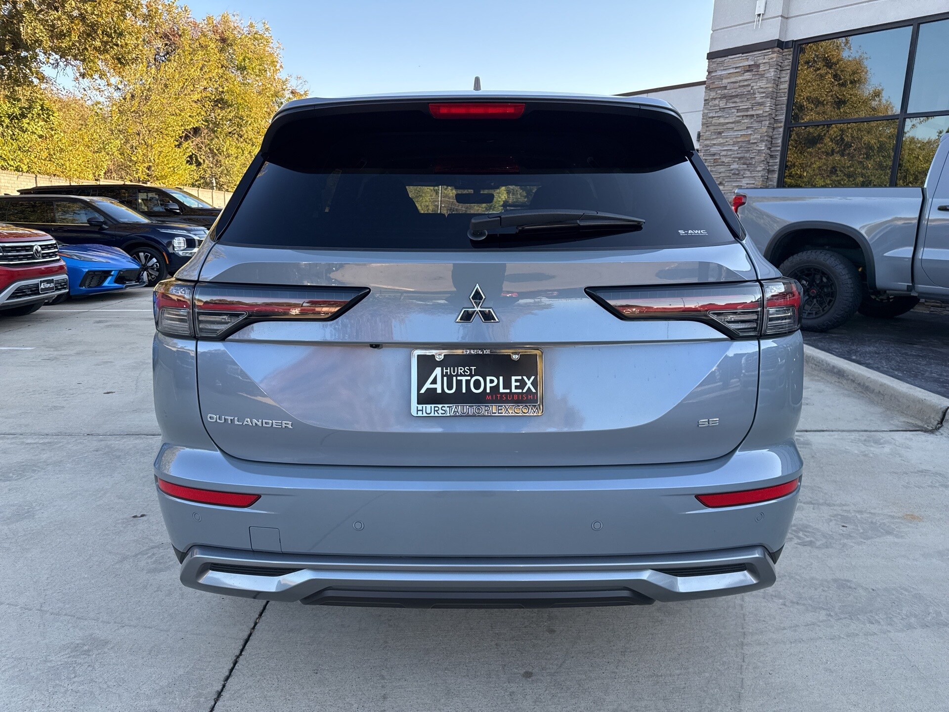 2025 Mitsubishi Outlander SE photo 2