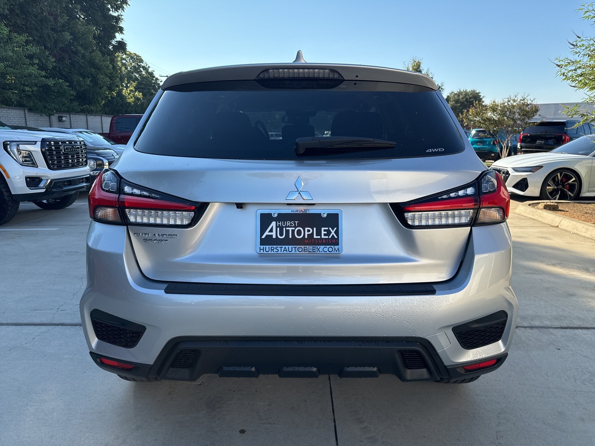 2025 Mitsubishi Outlander Sport ES photo 2