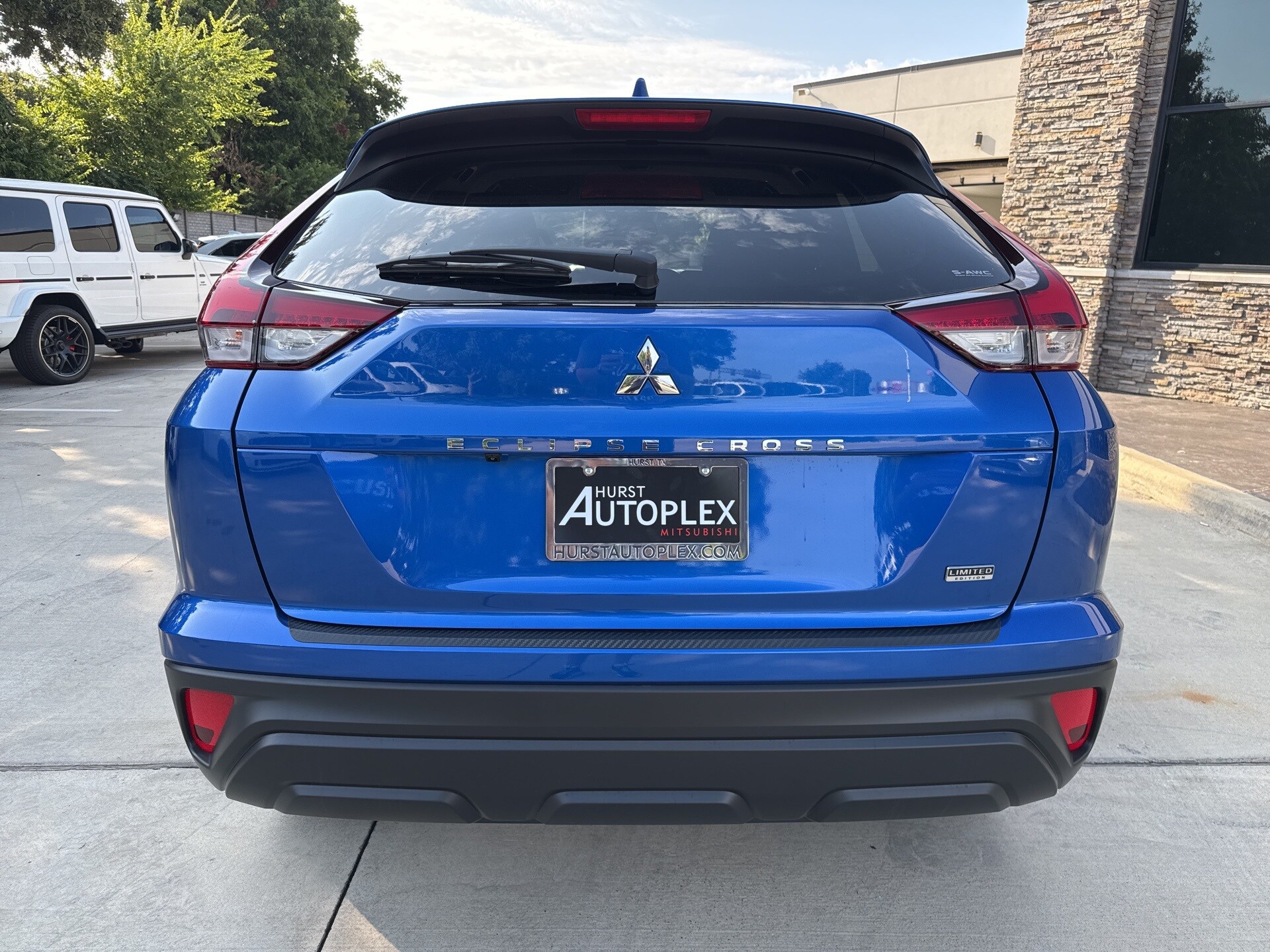 2025 Mitsubishi Eclipse Cross LE photo 2