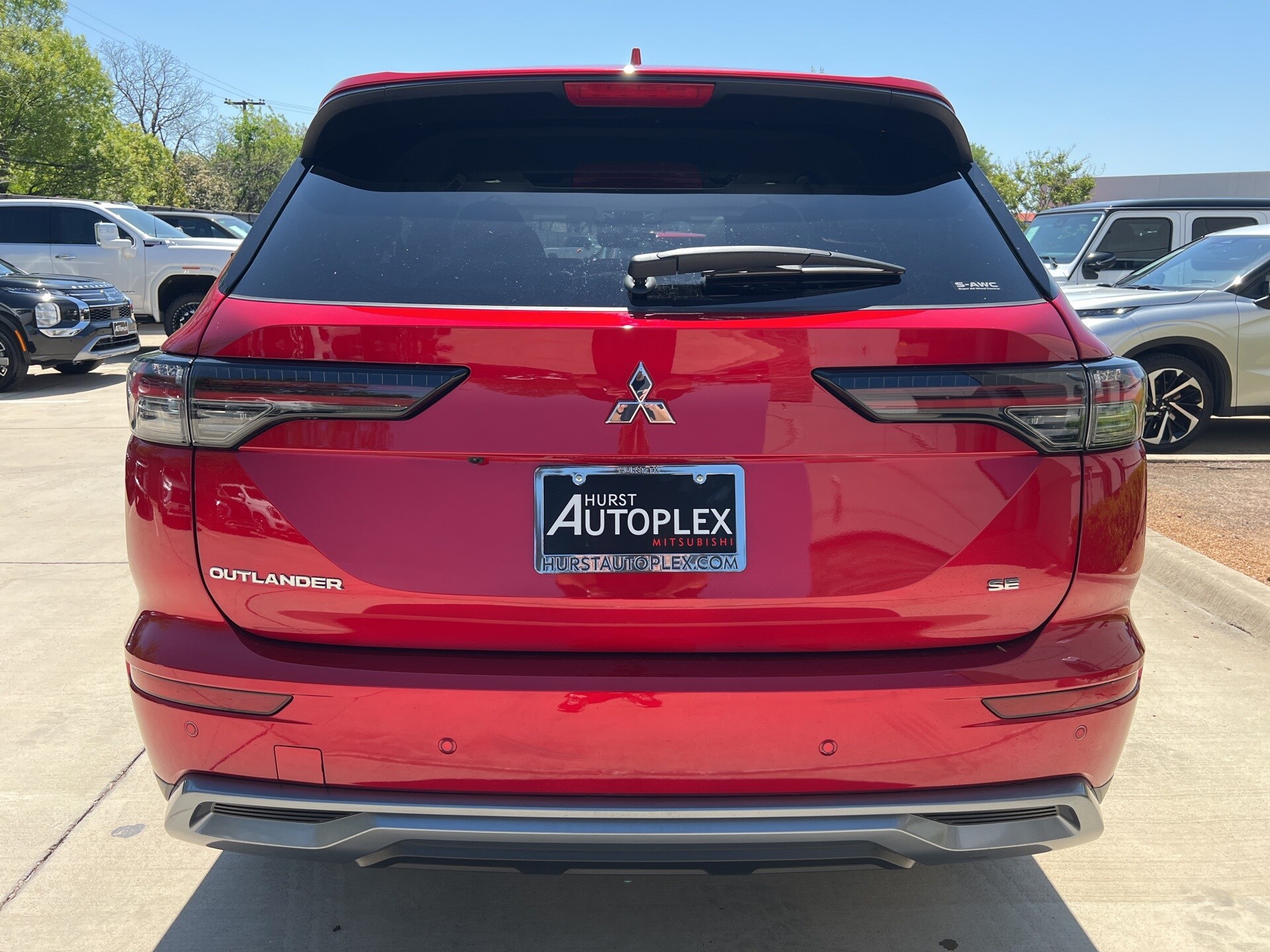 2025 Mitsubishi Outlander SE photo 2
