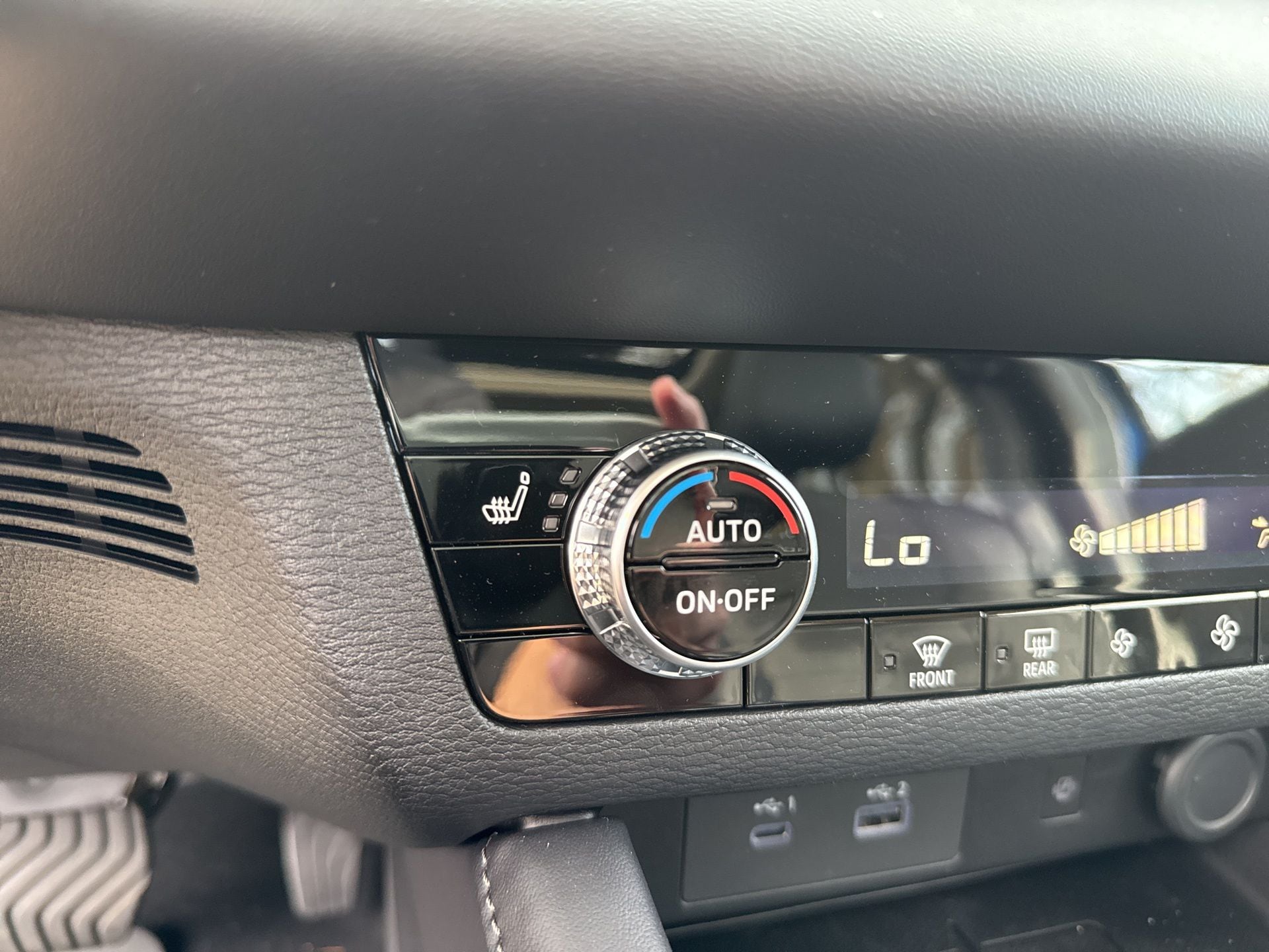 2025 Mitsubishi Outlander Plug-in Hybrid SE - Photo 7
