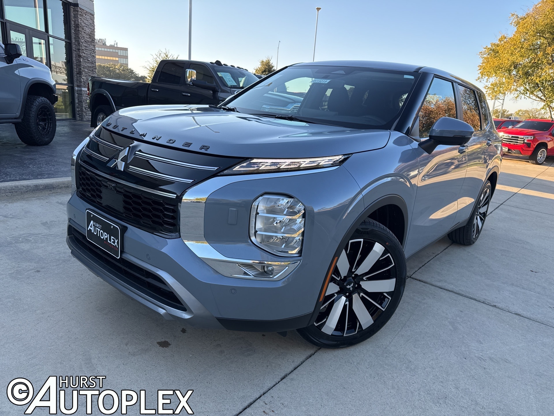 2025 Mitsubishi Outlander SE's photo