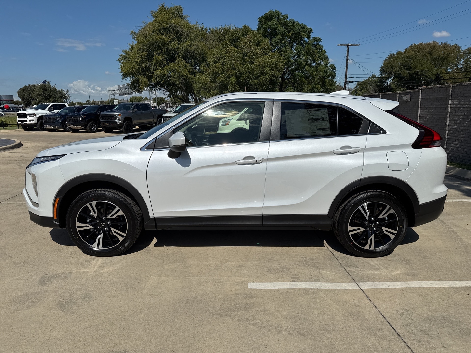 2026 Mitsubishi Eclipse Cross SE photo 2