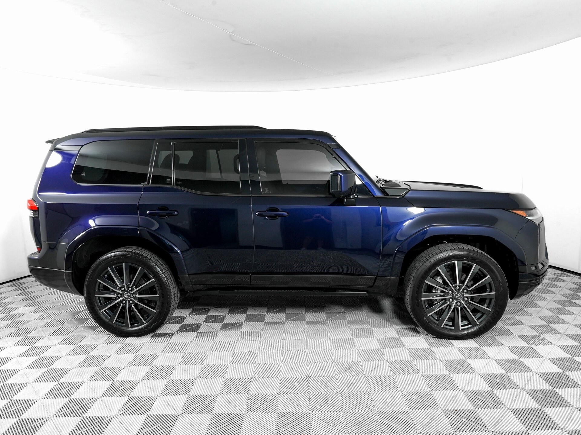 2025 Lexus GX 550 Luxury photo 2