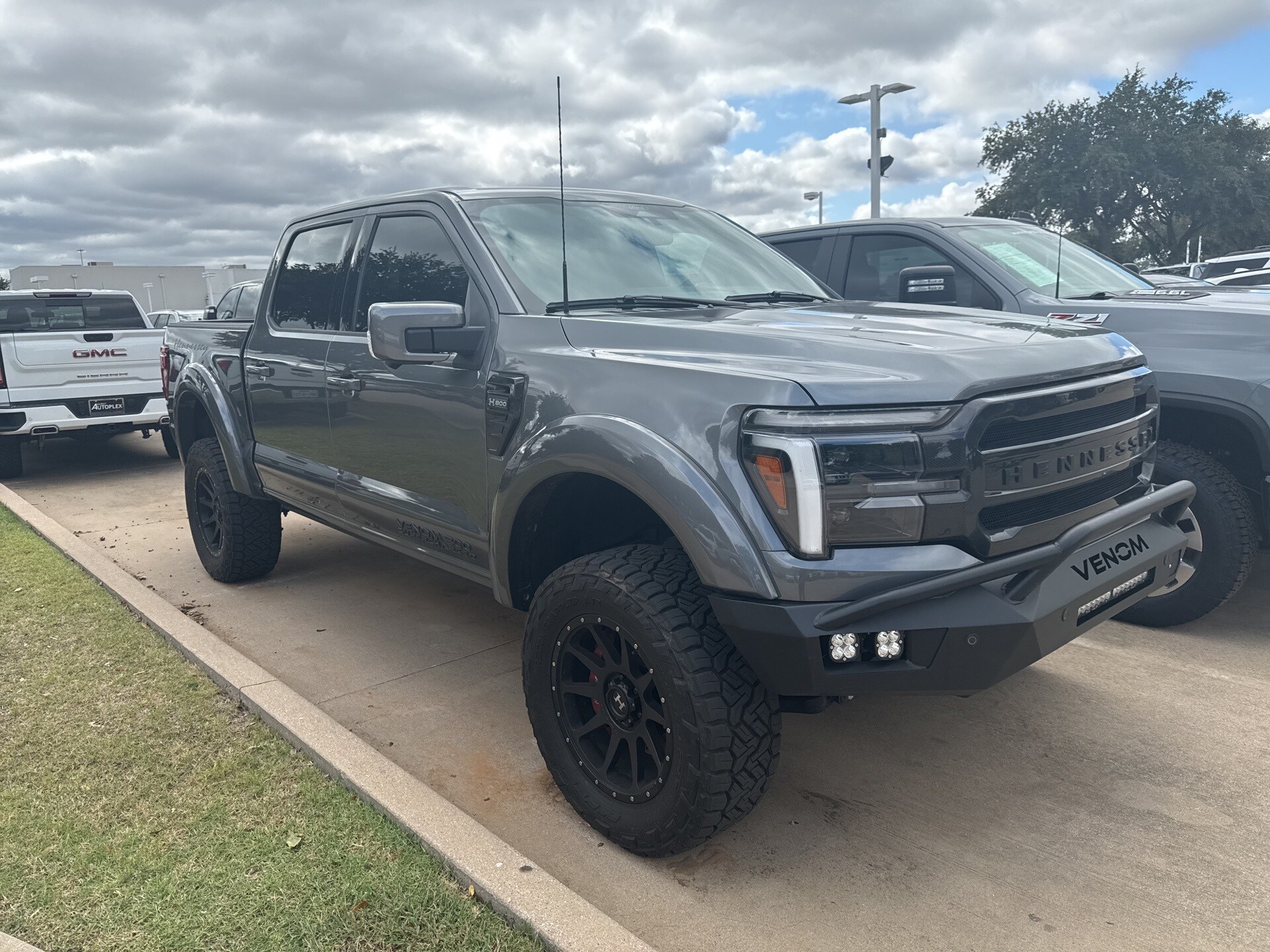 2025 Ford F-150 Lariat photo 2