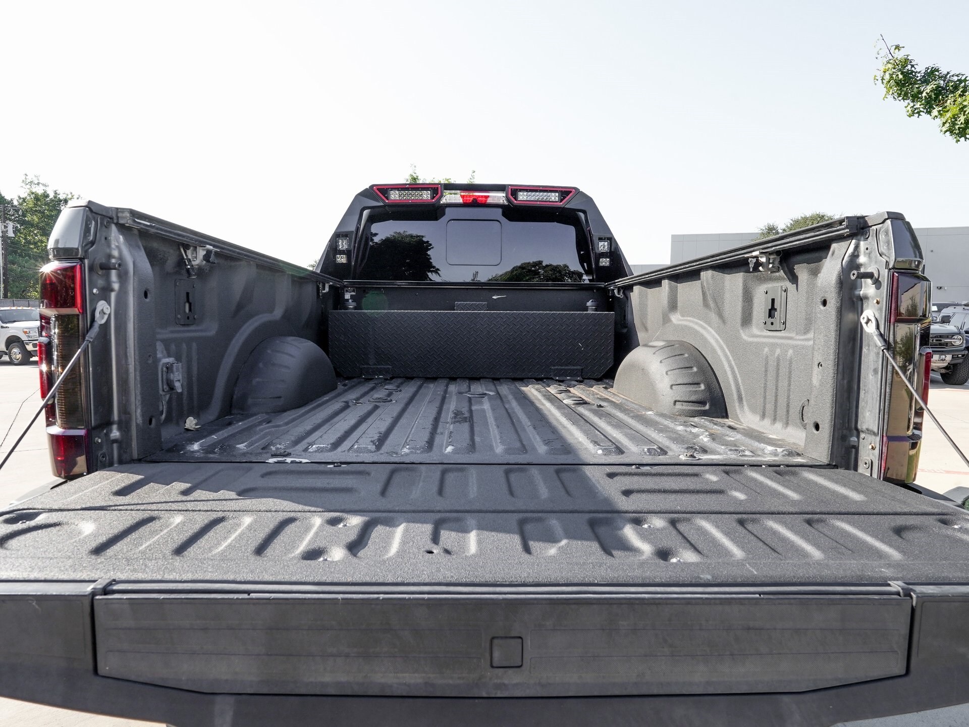 2017 Ford F-350 Platinum photo 2