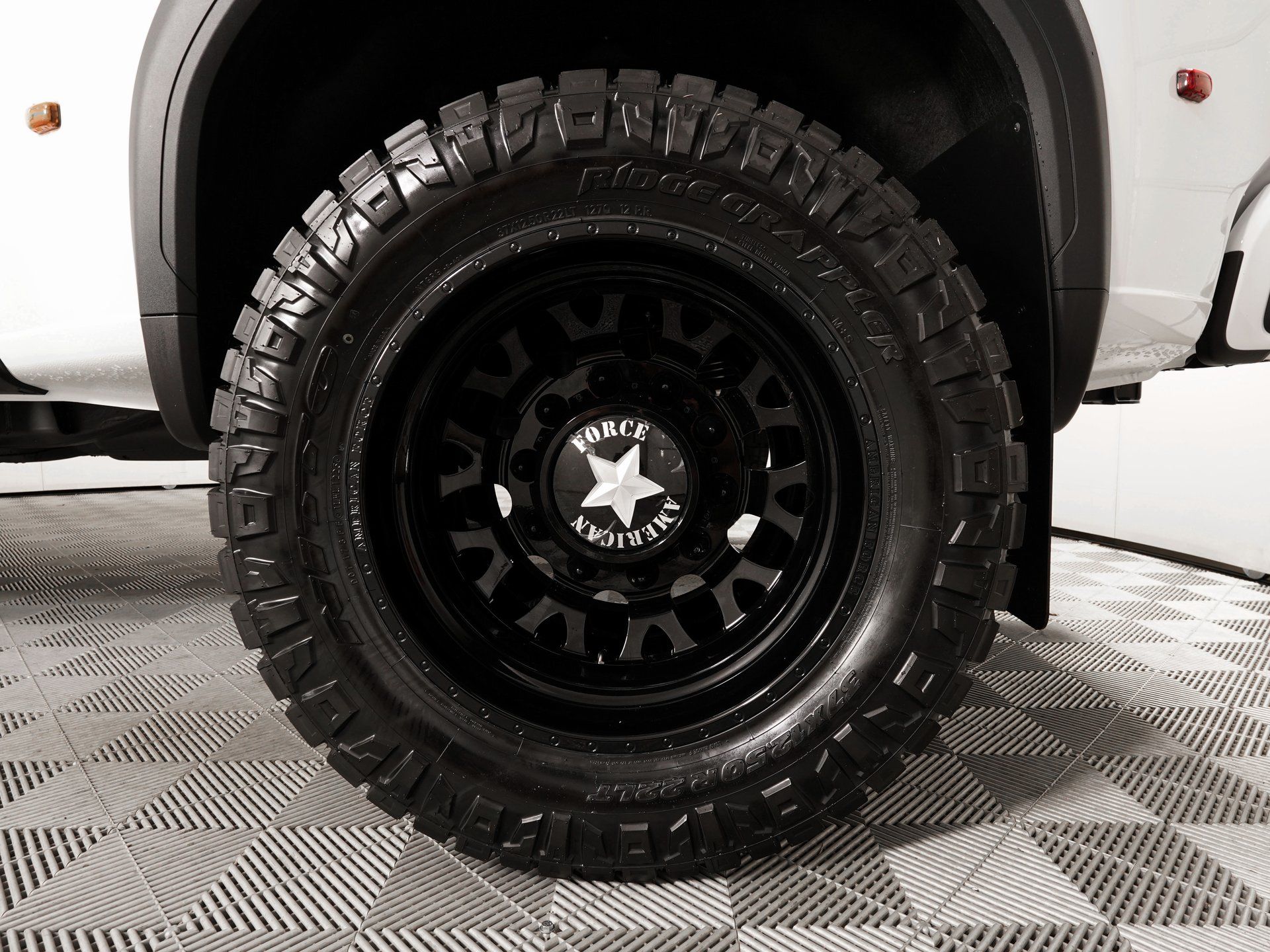 2025 GMC Sierra 3500HD Denali Ultimate - Photo 34