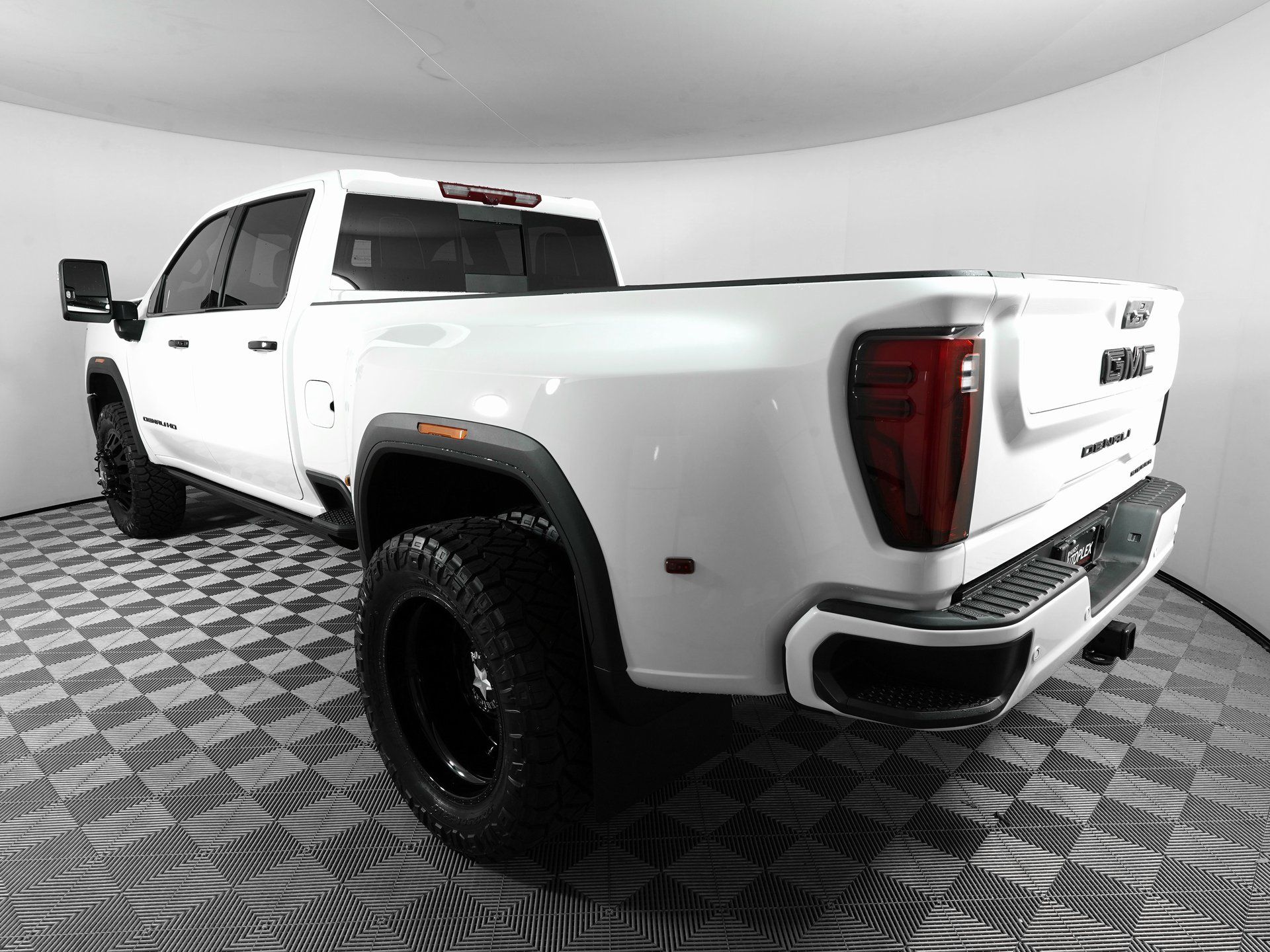 2025 GMC Sierra 3500HD Denali Ultimate - Photo 9