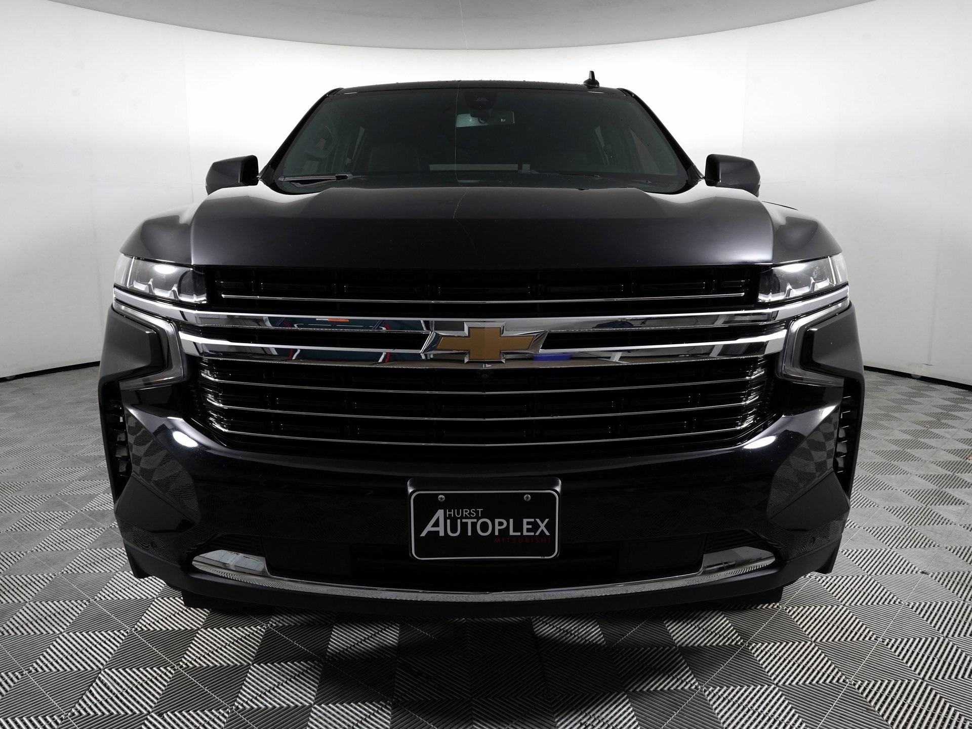 2022 Chevrolet Suburban LT photo 2