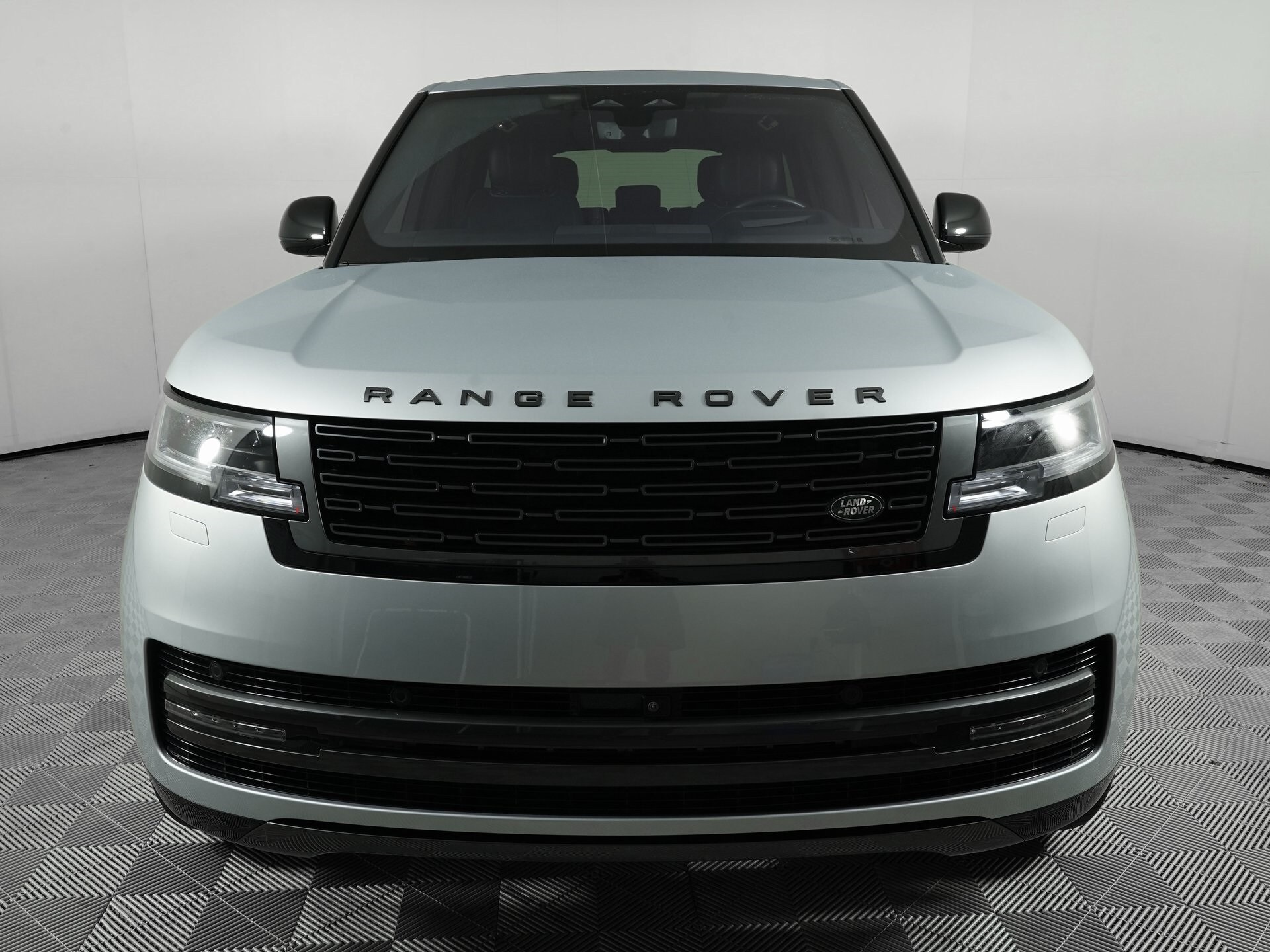 2023 Land Rover Range Rover SE photo 2