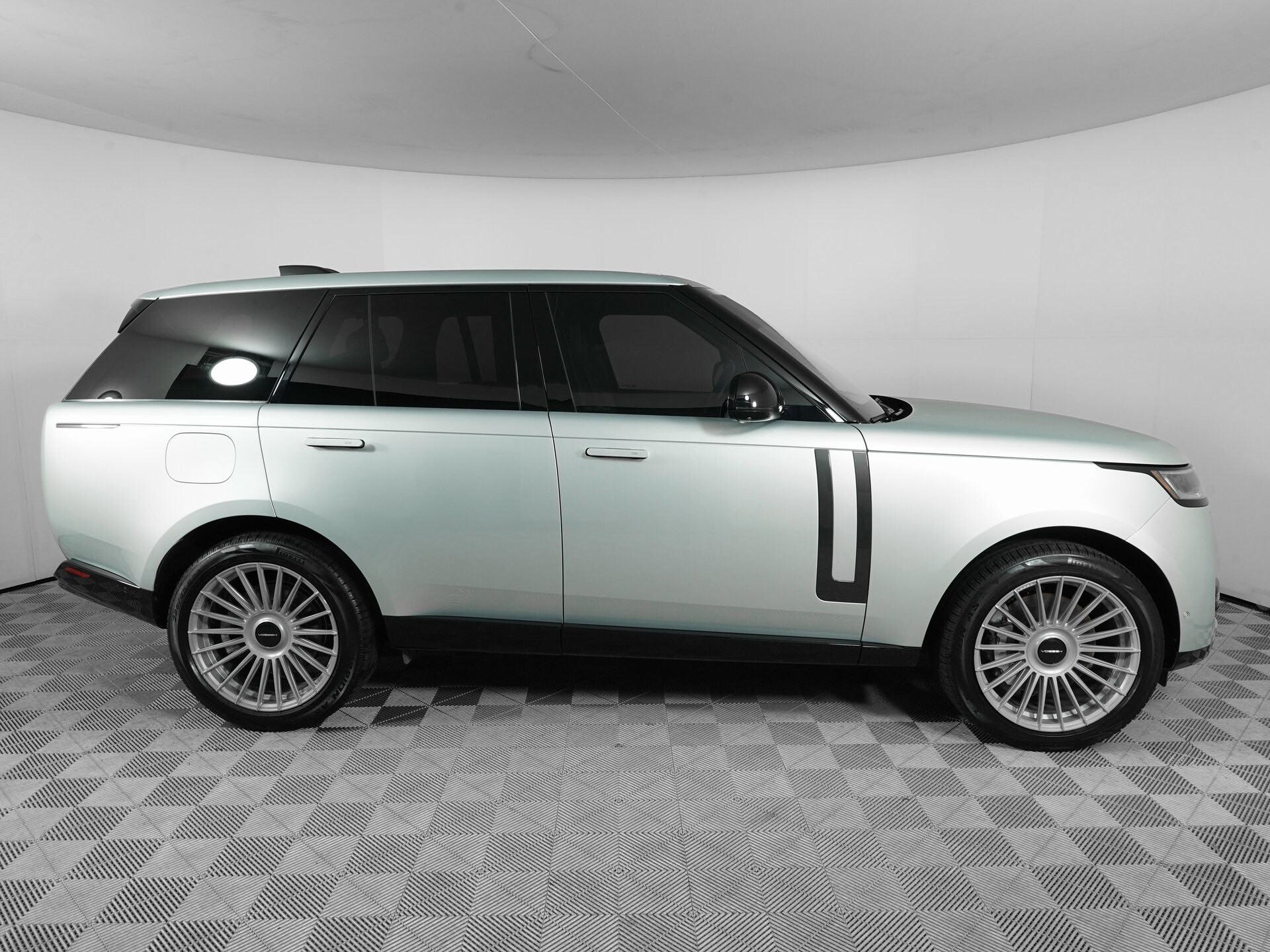 2023 Land Rover Range Rover SE photo 4