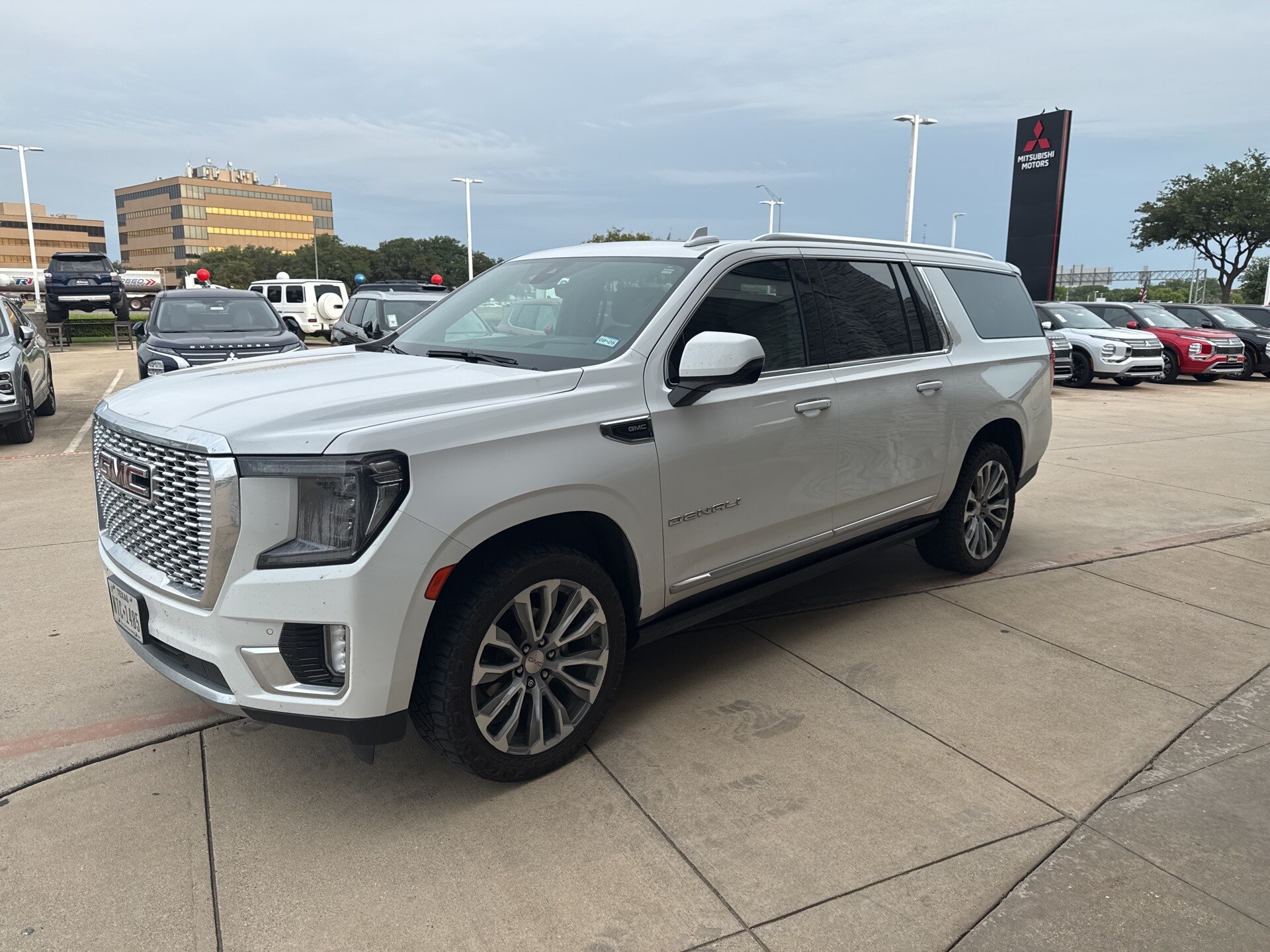 2021 Gmc Yukon XL Denali photo 2