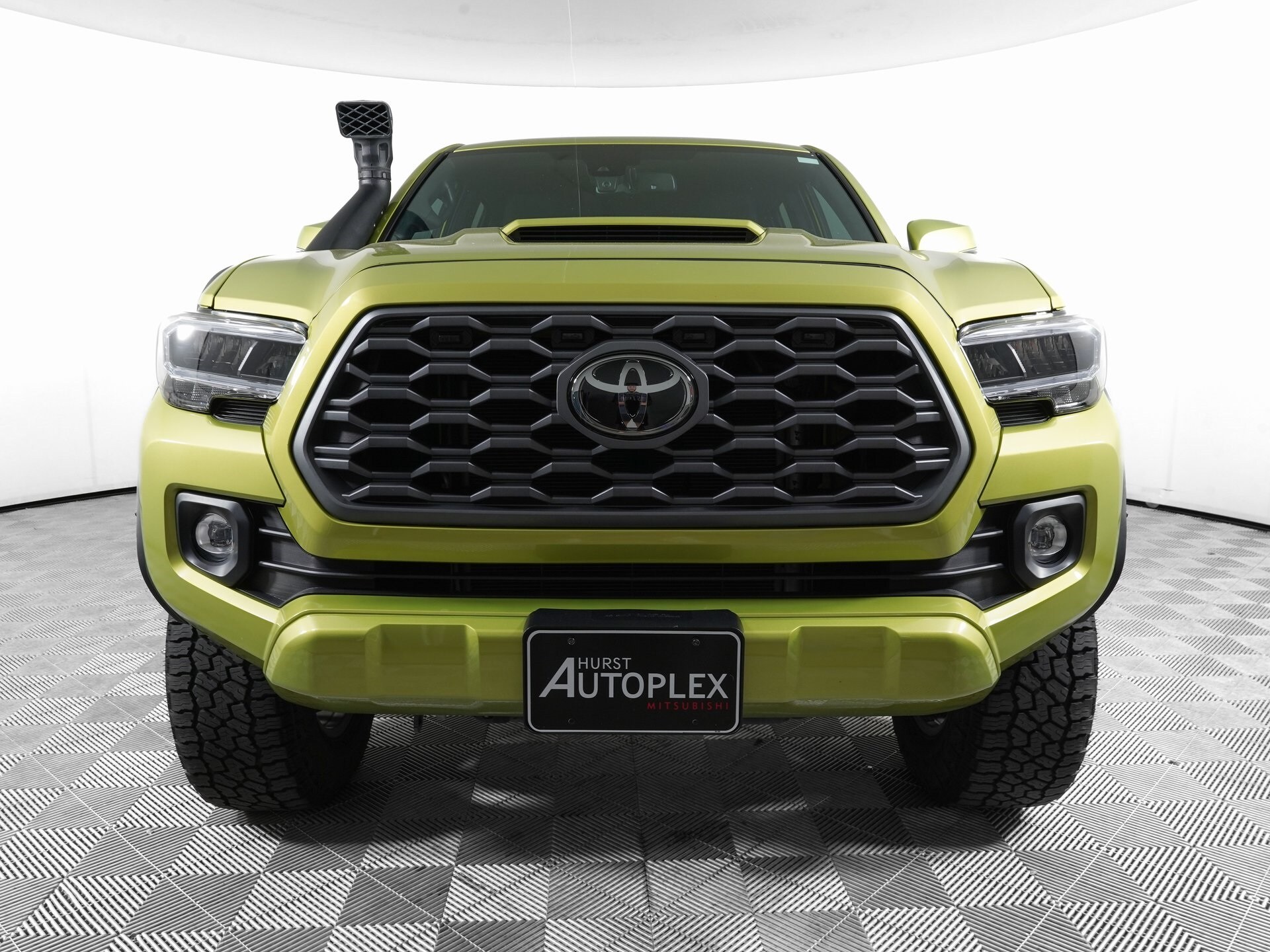 2023 Toyota Tacoma TRD Sport photo 2