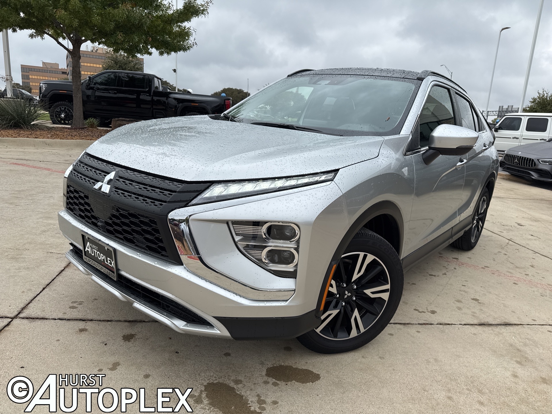 2025 Mitsubishi Eclipse Cross SE's photo