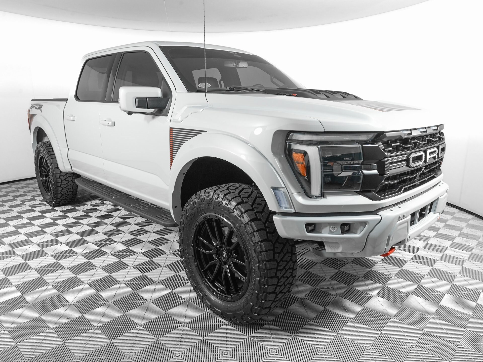 2025 Ford F-150 Raptor photo 2