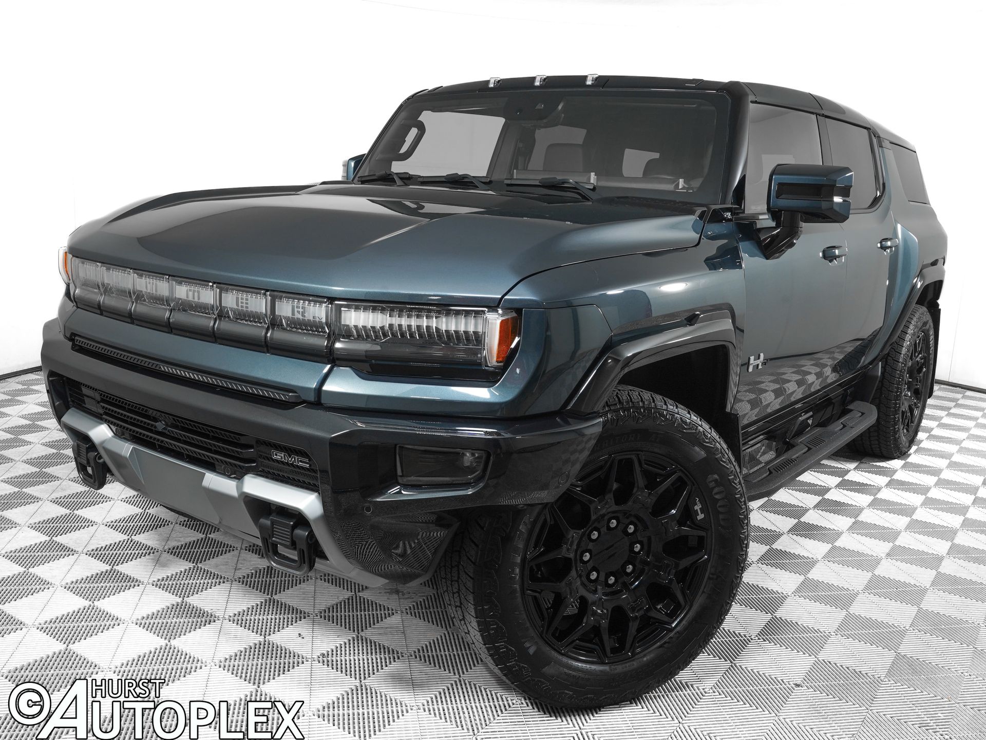 2025 GMC Hummer EV 2X SUV's photo