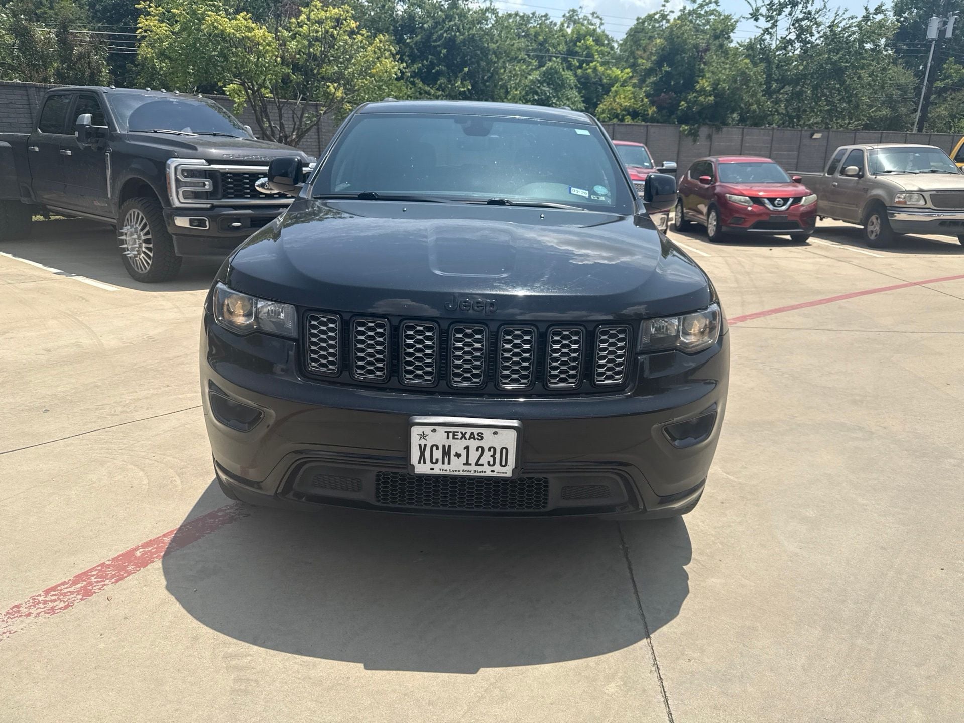 Used 2017 Jeep Grand Cherokee Altitude with VIN 1C4RJEAG7HC877995 for sale in Hurst, TX