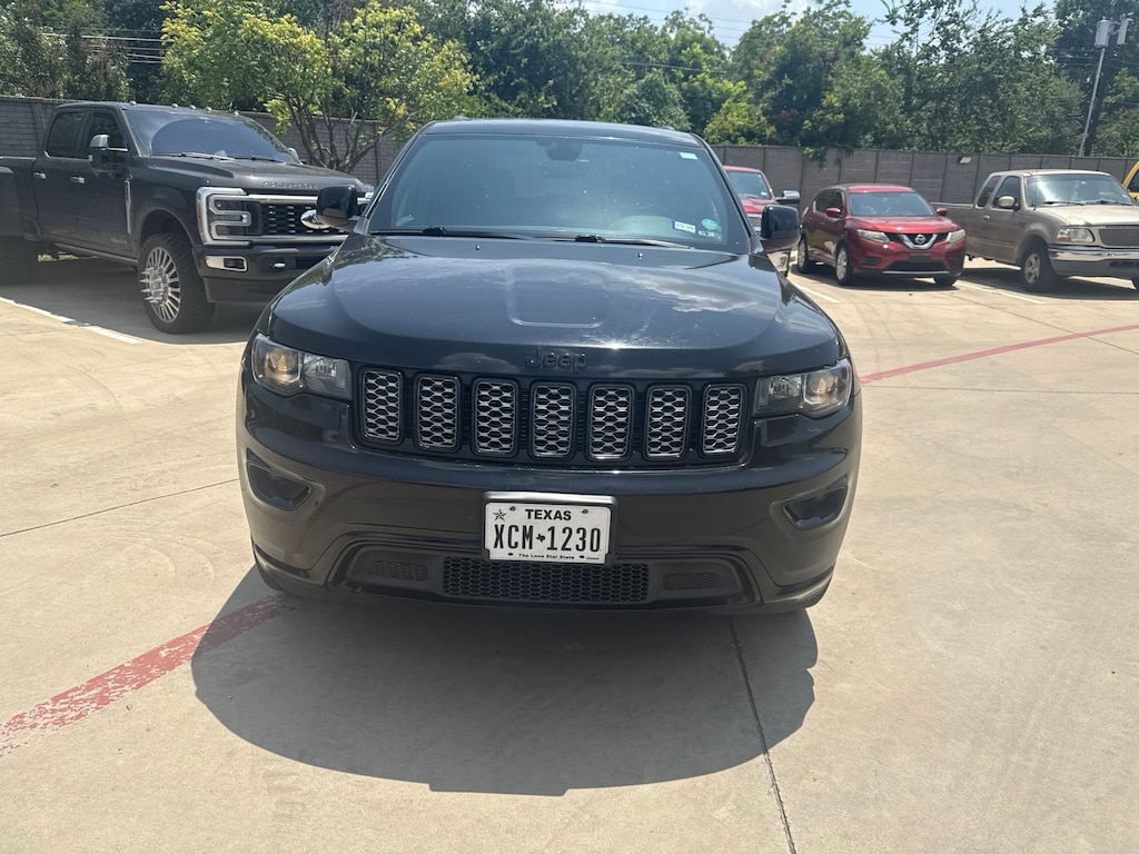 Used 2017 Jeep Grand Cherokee Altitude SUV