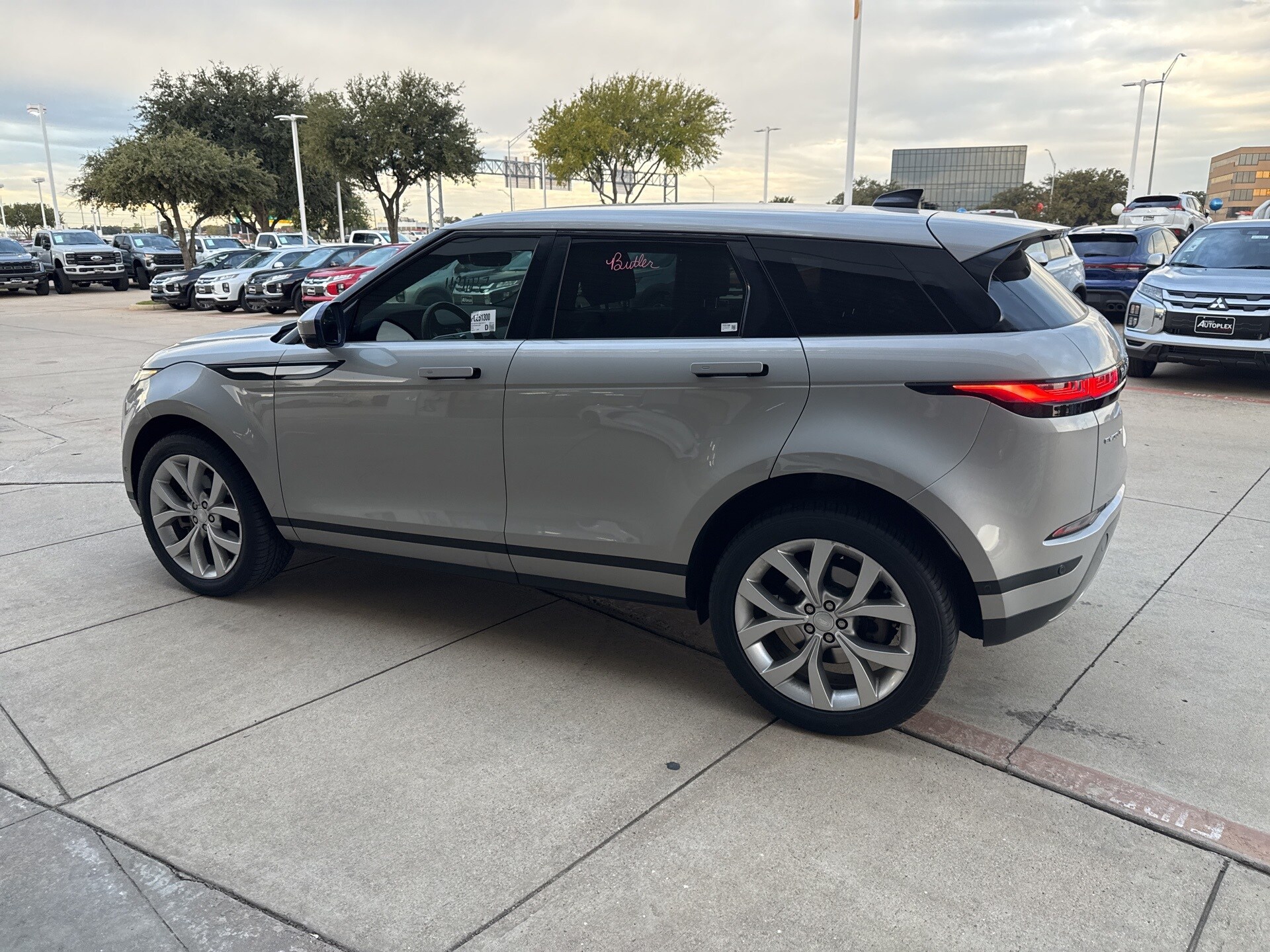 2021 Land Rover Range Rover Evoque SE photo 2