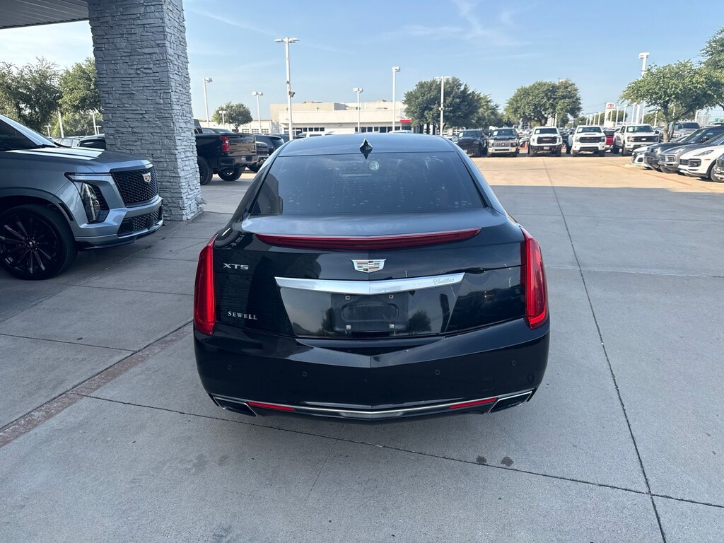 Used 2016 CADILLAC XTS Luxury Sedan