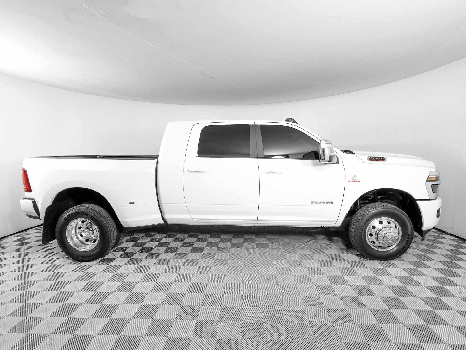 2025 Ram 3500 Laramie photo 4