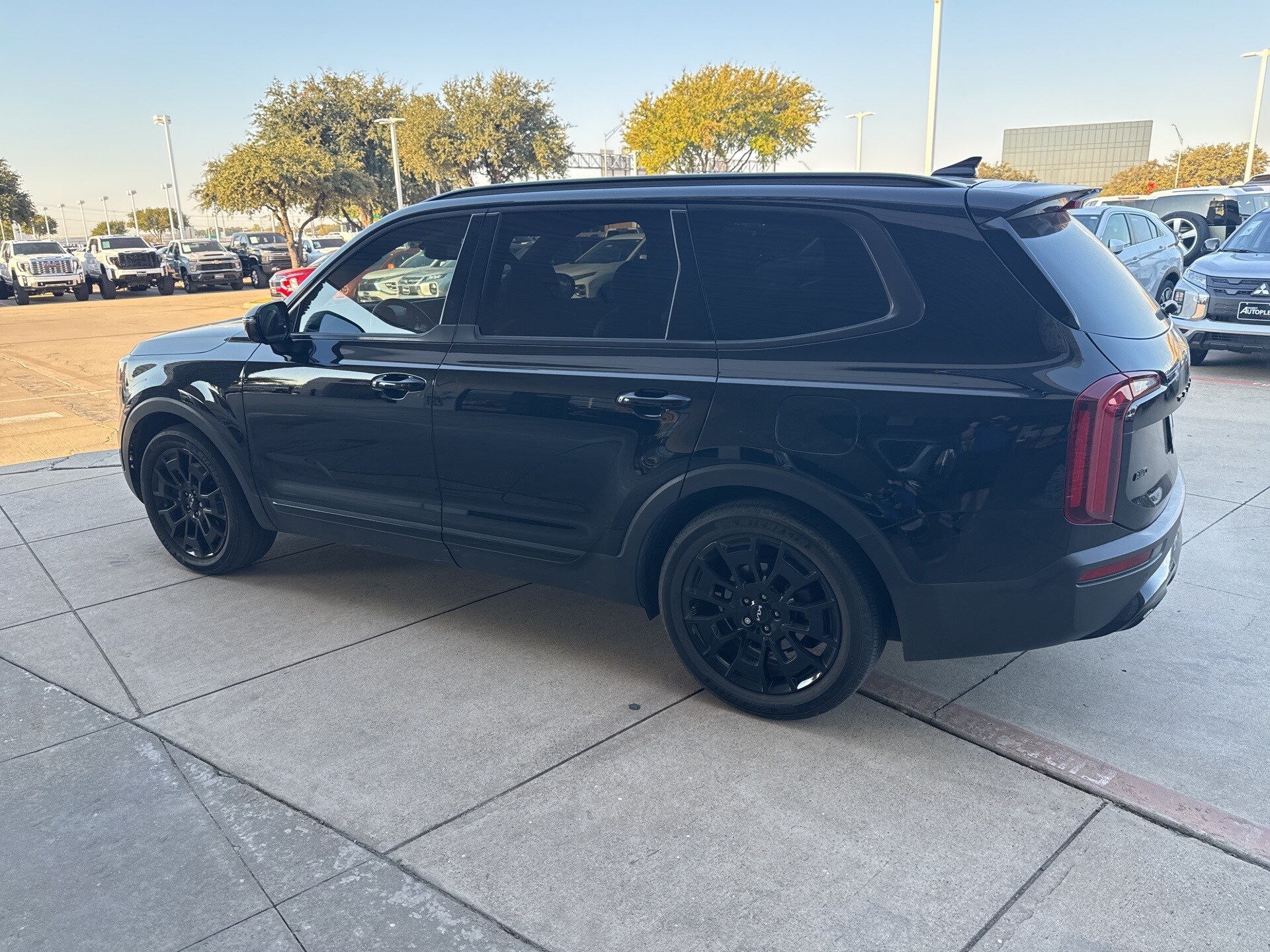 2022 Kia Telluride SX photo 3