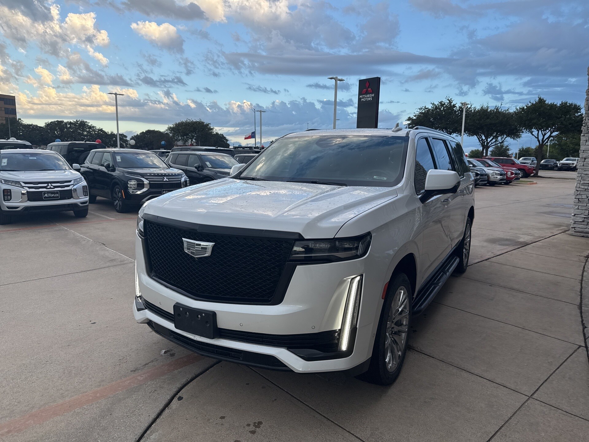 2022 Cadillac Escalade ESV Premium Luxury photo 2