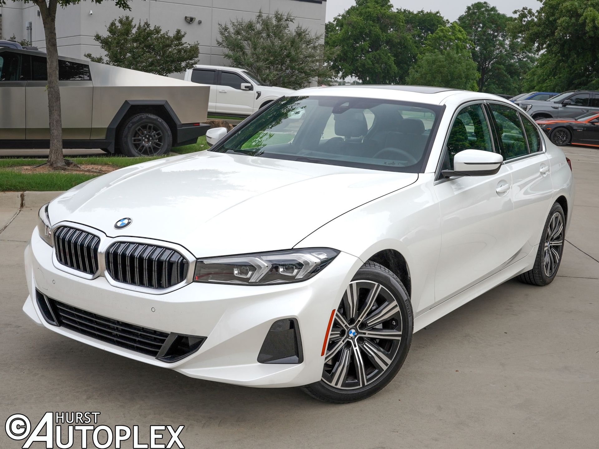 2025 BMW 3 Series 330i xDrive Sedan's photo