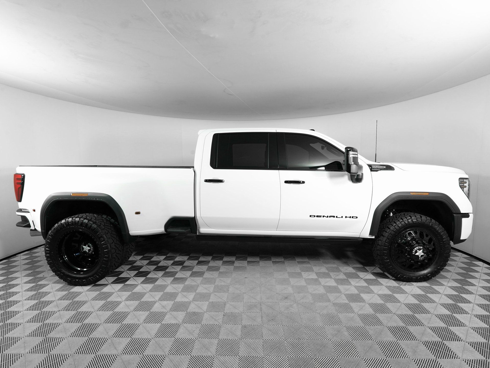 2025 GMC Sierra 3500HD Denali Ultimate - Photo 5