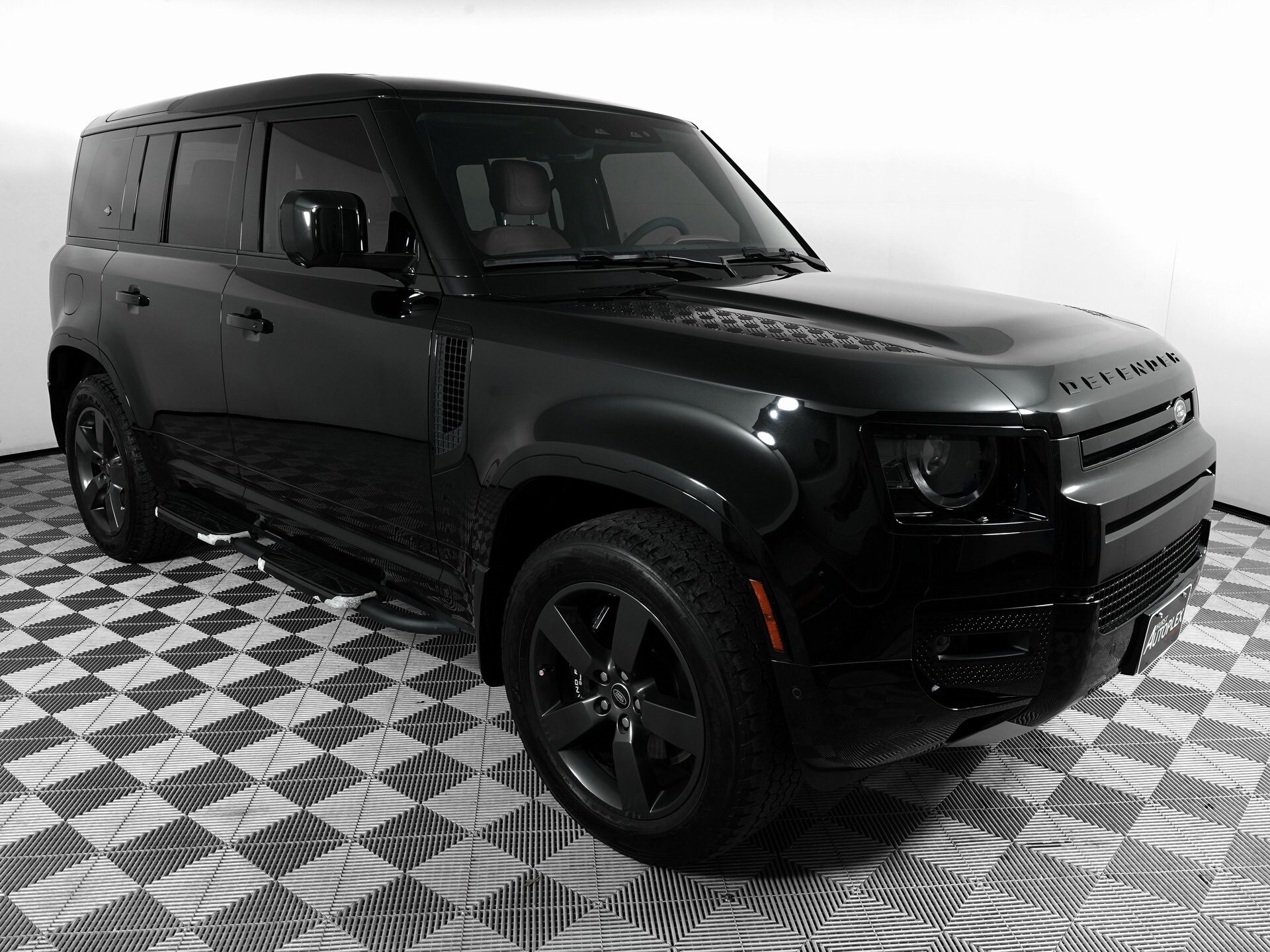 2023 Land Rover Defender 110 photo 3