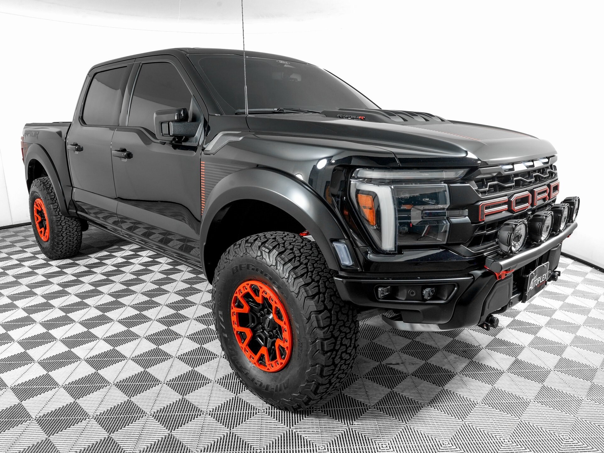 2024 Ford F-150 Raptor photo 2