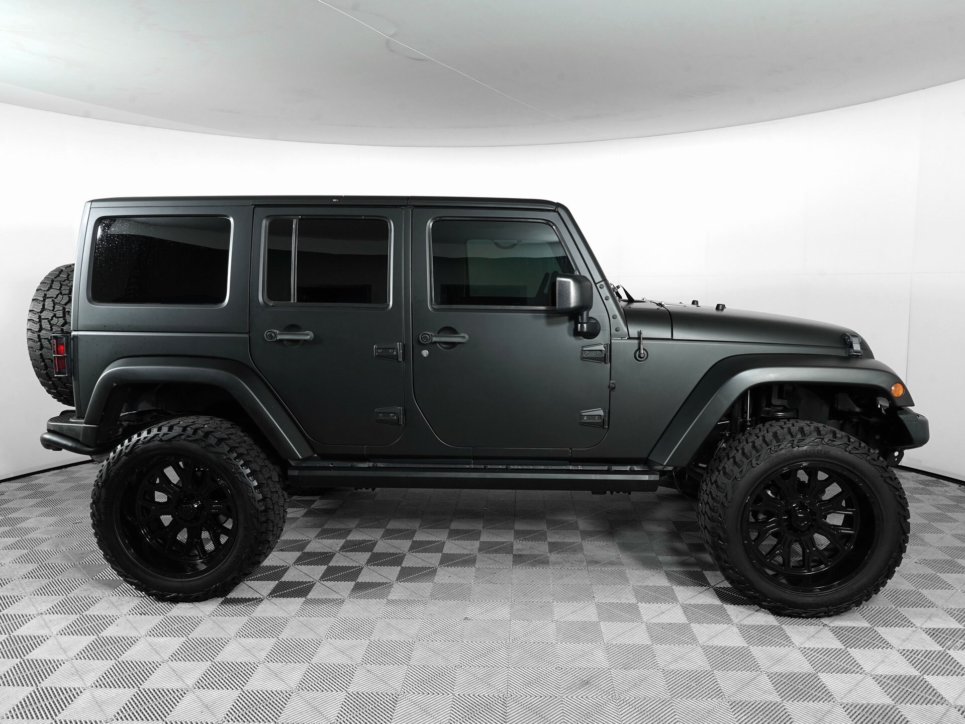 2017 Jeep Wrangler Unlimited Sahara photo 4