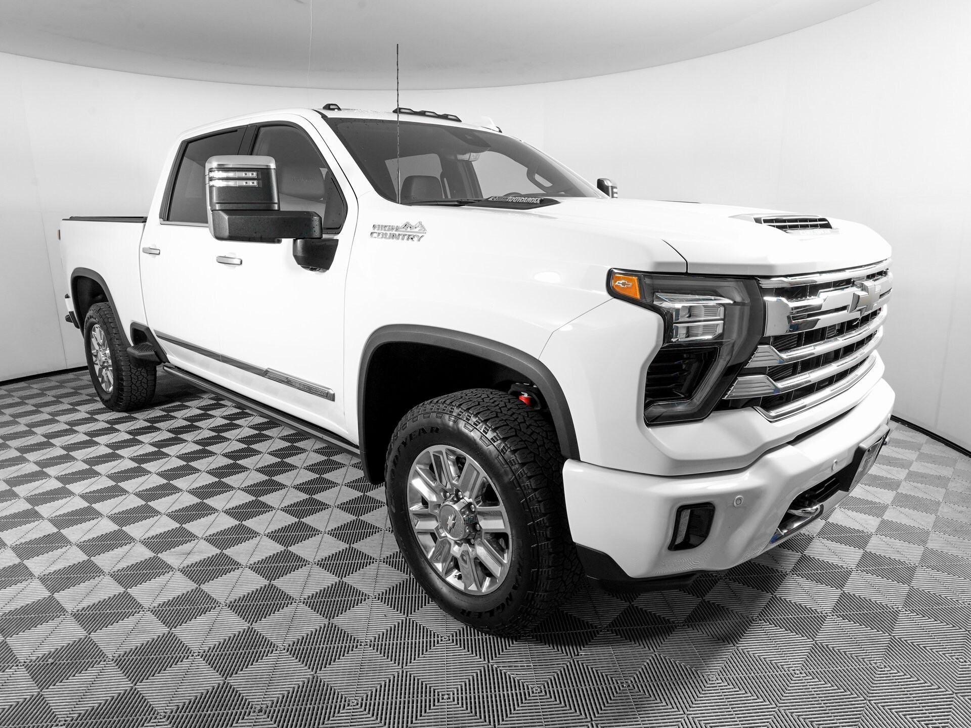 2024 Chevrolet Silverado 2500HD High Country photo 3