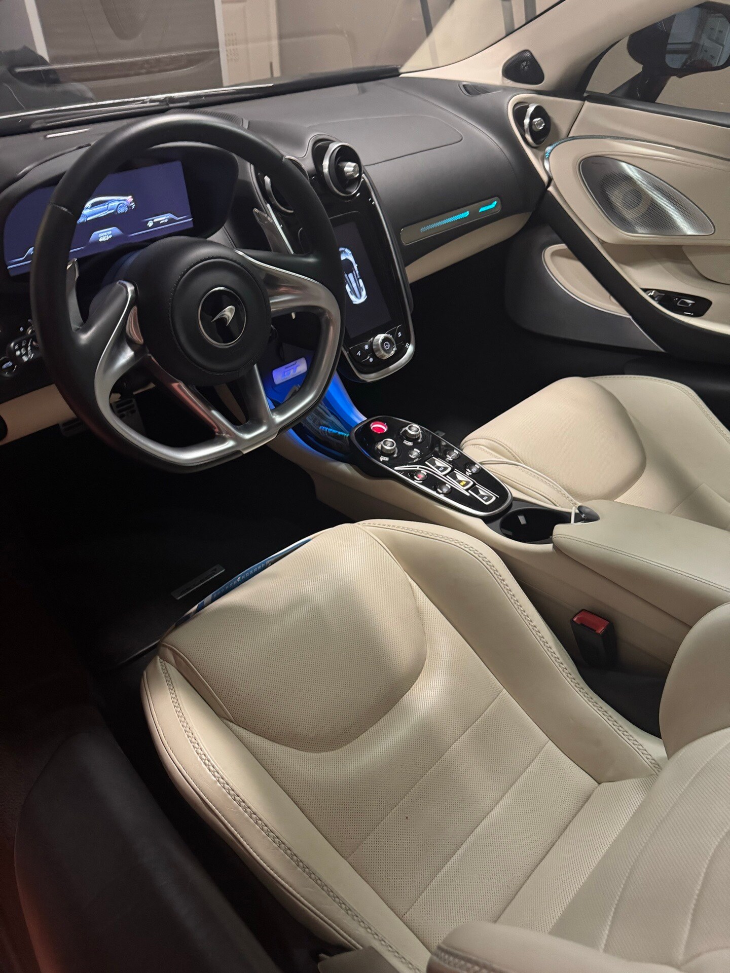 2021 Mclaren GT photo 3