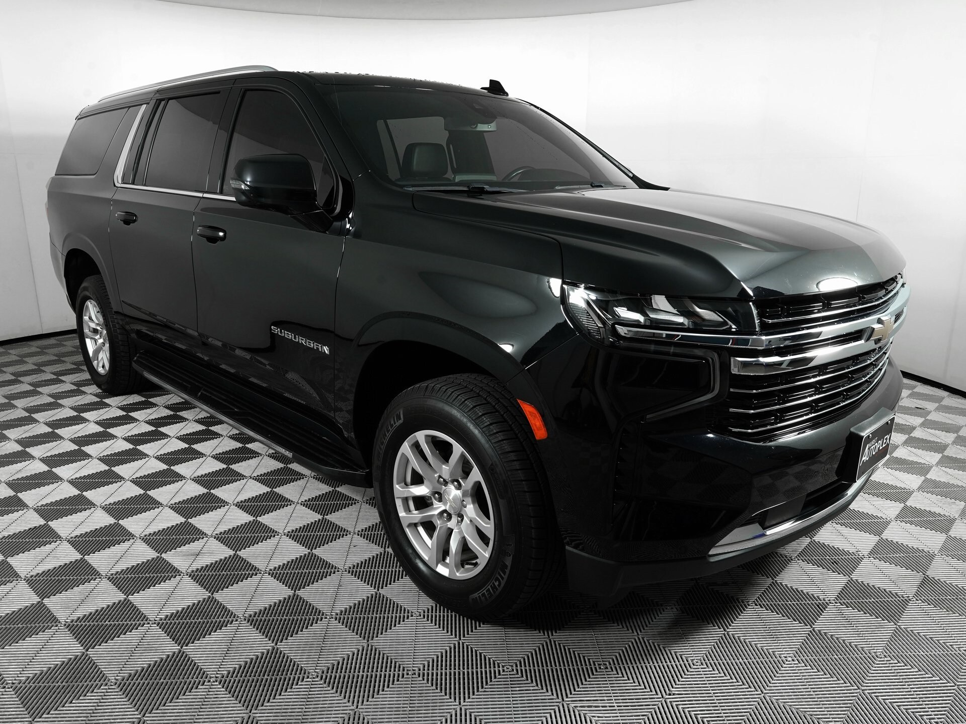 2022 Chevrolet Suburban LT photo 3