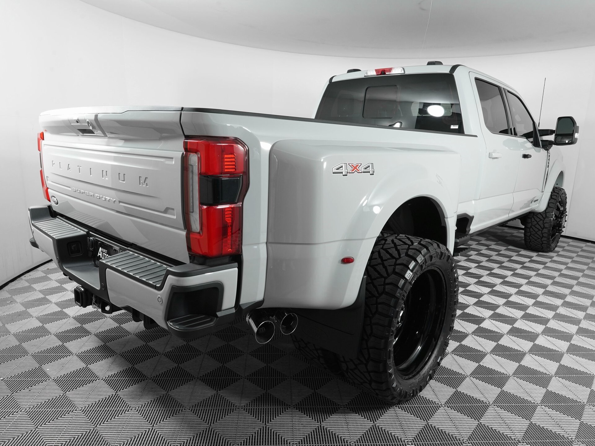 2025 Ford F-450 Platinum photo 3