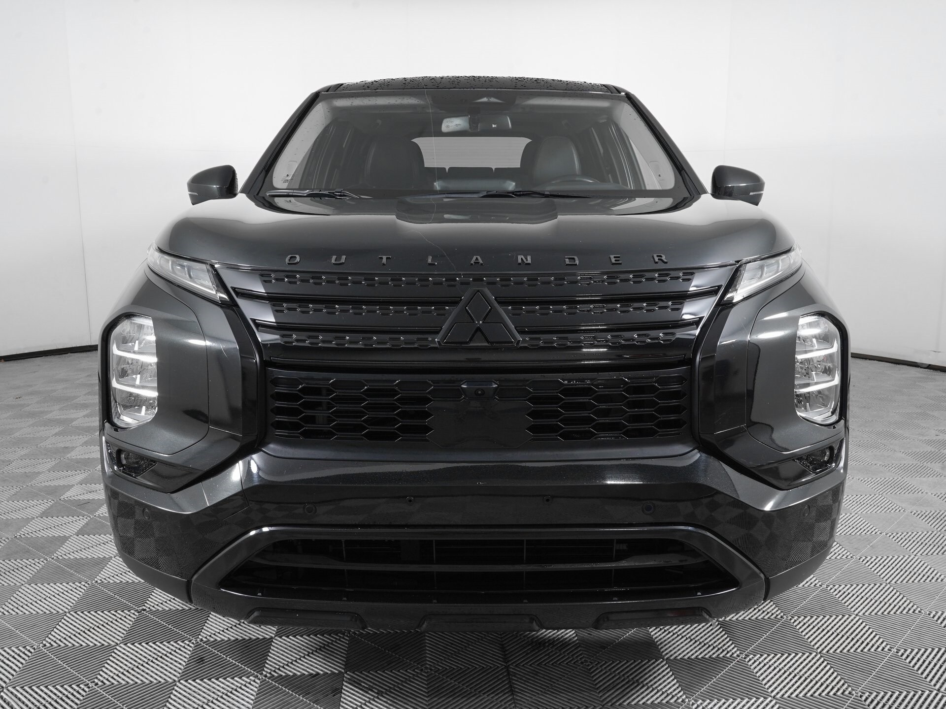 2023 Mitsubishi Outlander SE photo 2