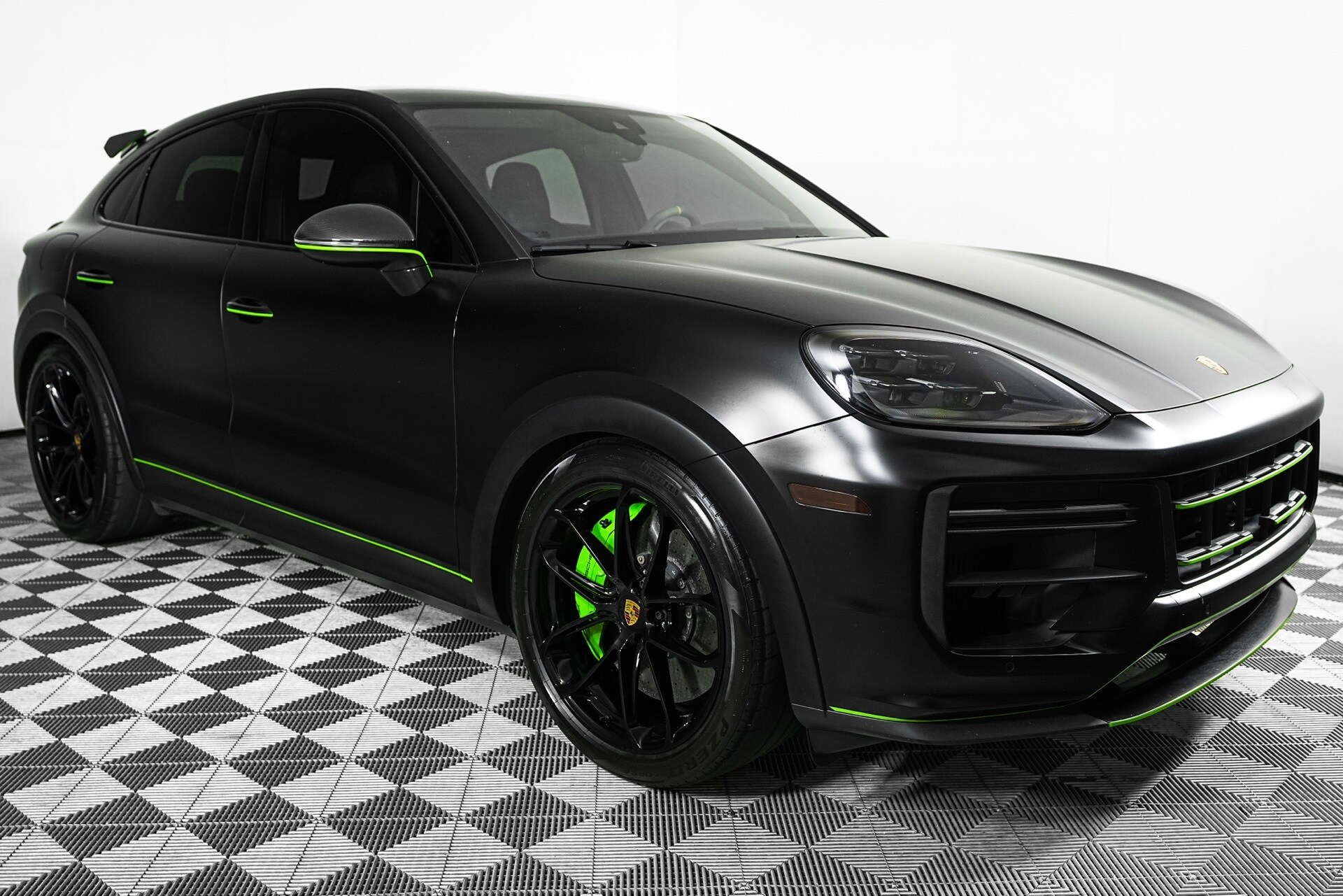 2024 Porsche Cayenne Coupe Turbo GT photo 3