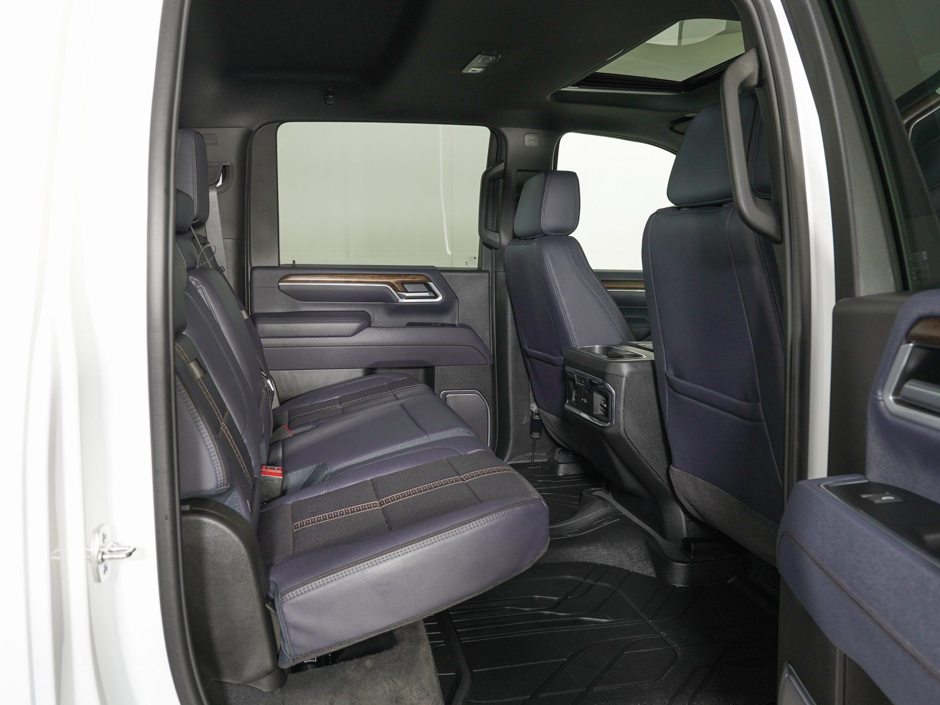 2026 Chevrolet Silverado 3500HD High Country - Photo 10