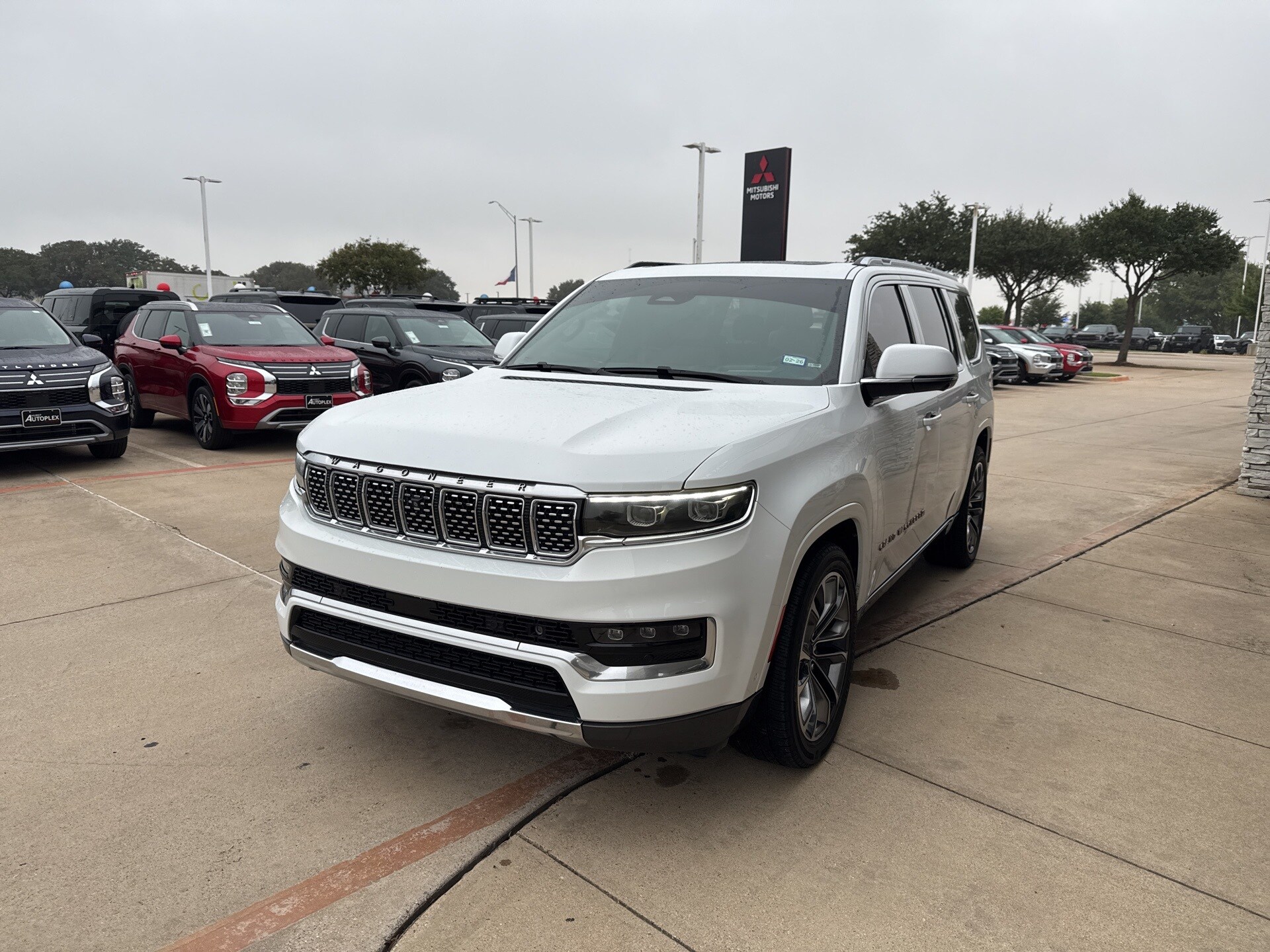 2022 Jeep Grand Wagoneer III photo 2