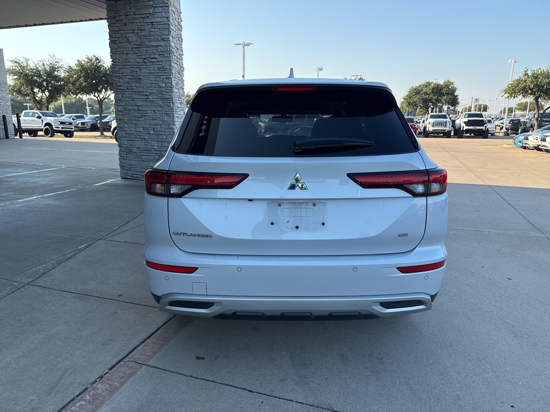 2024 Mitsubishi Outlander SE Black Edition photo 4