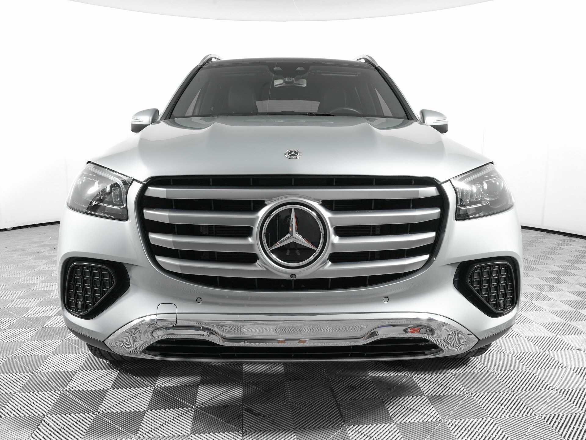 2024 Mercedes Benz GLS 450 photo 2