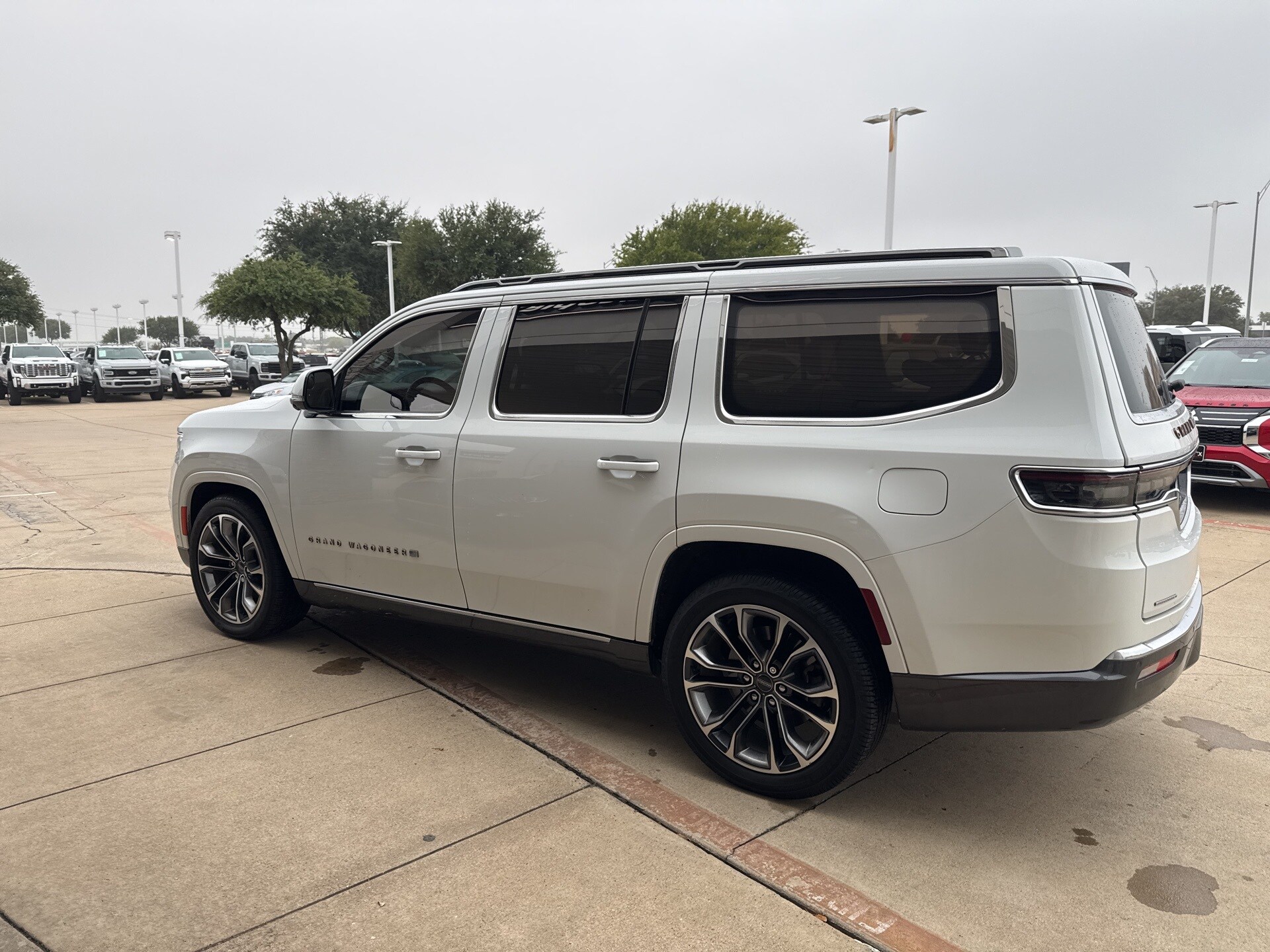 2022 Jeep Grand Wagoneer III photo 3